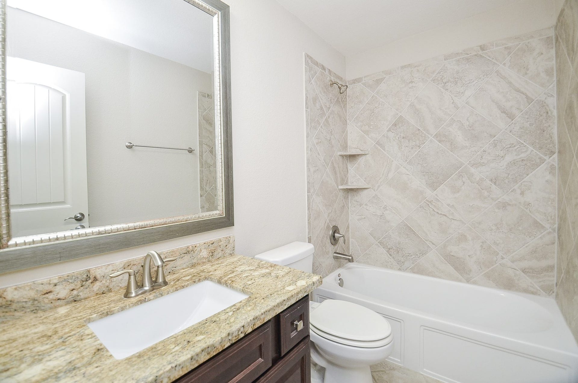 18438 Panton Terrace Lane, Cypress, TX 77429 Full bathroom 2