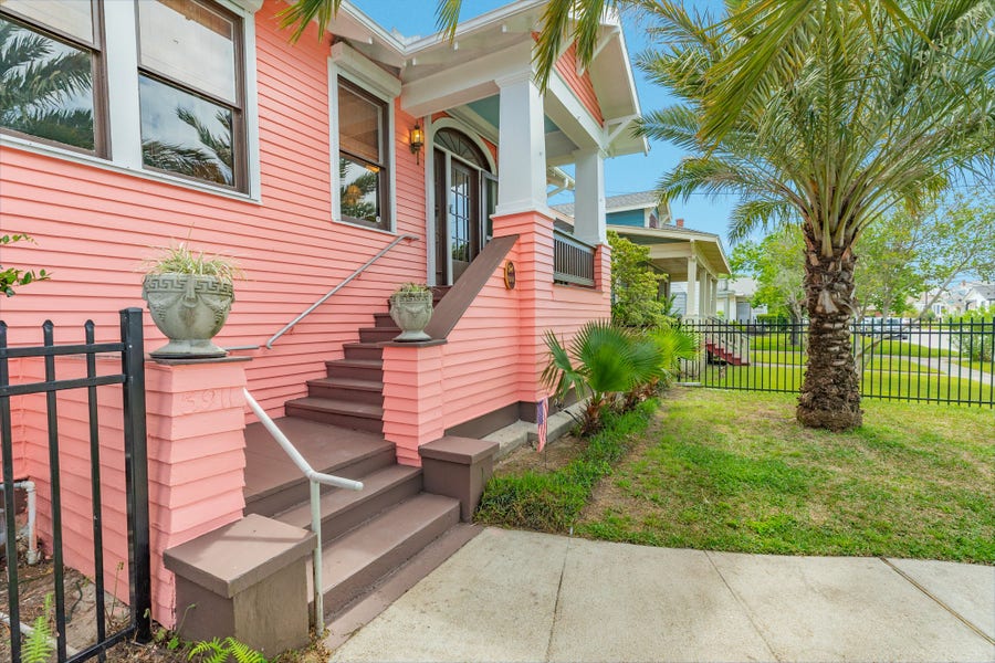 Property photo for 3911 Avenue R 1/2, Galveston, TX