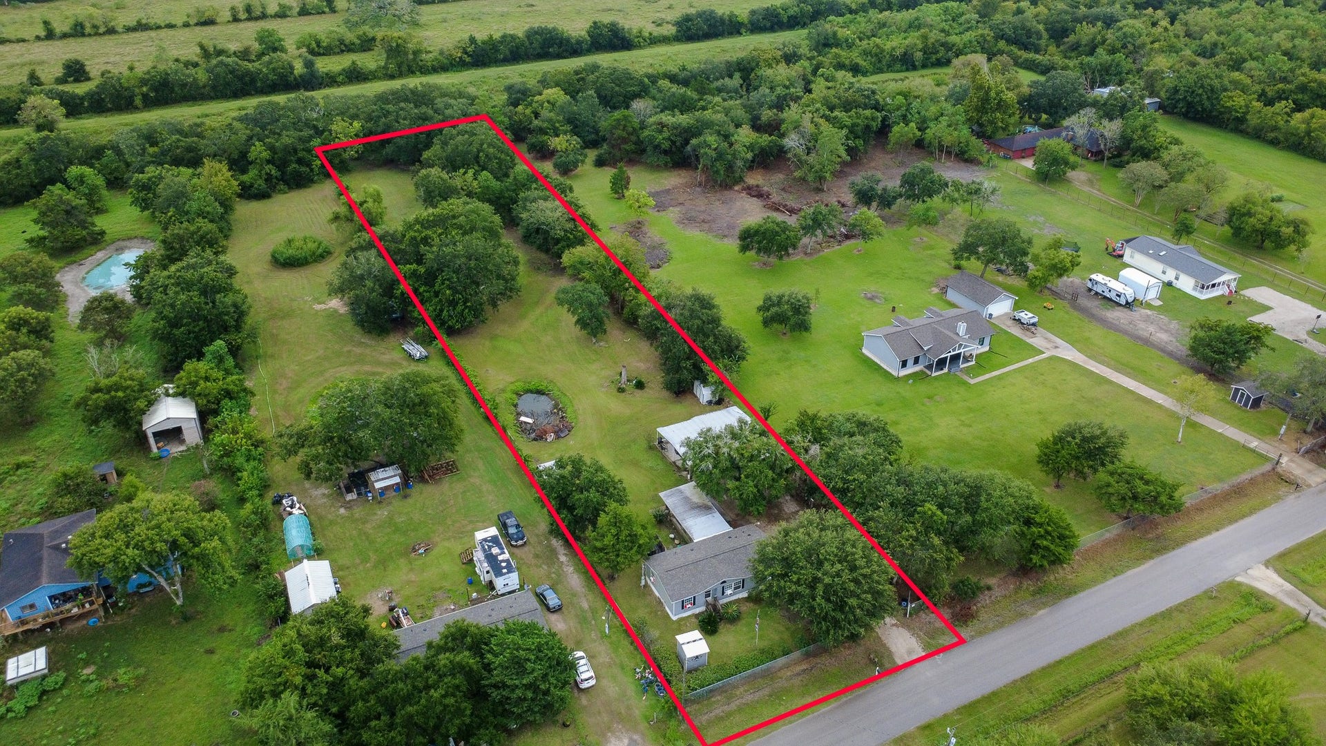 5027 Farmer Road, Alvin, TX 77511 do not scale