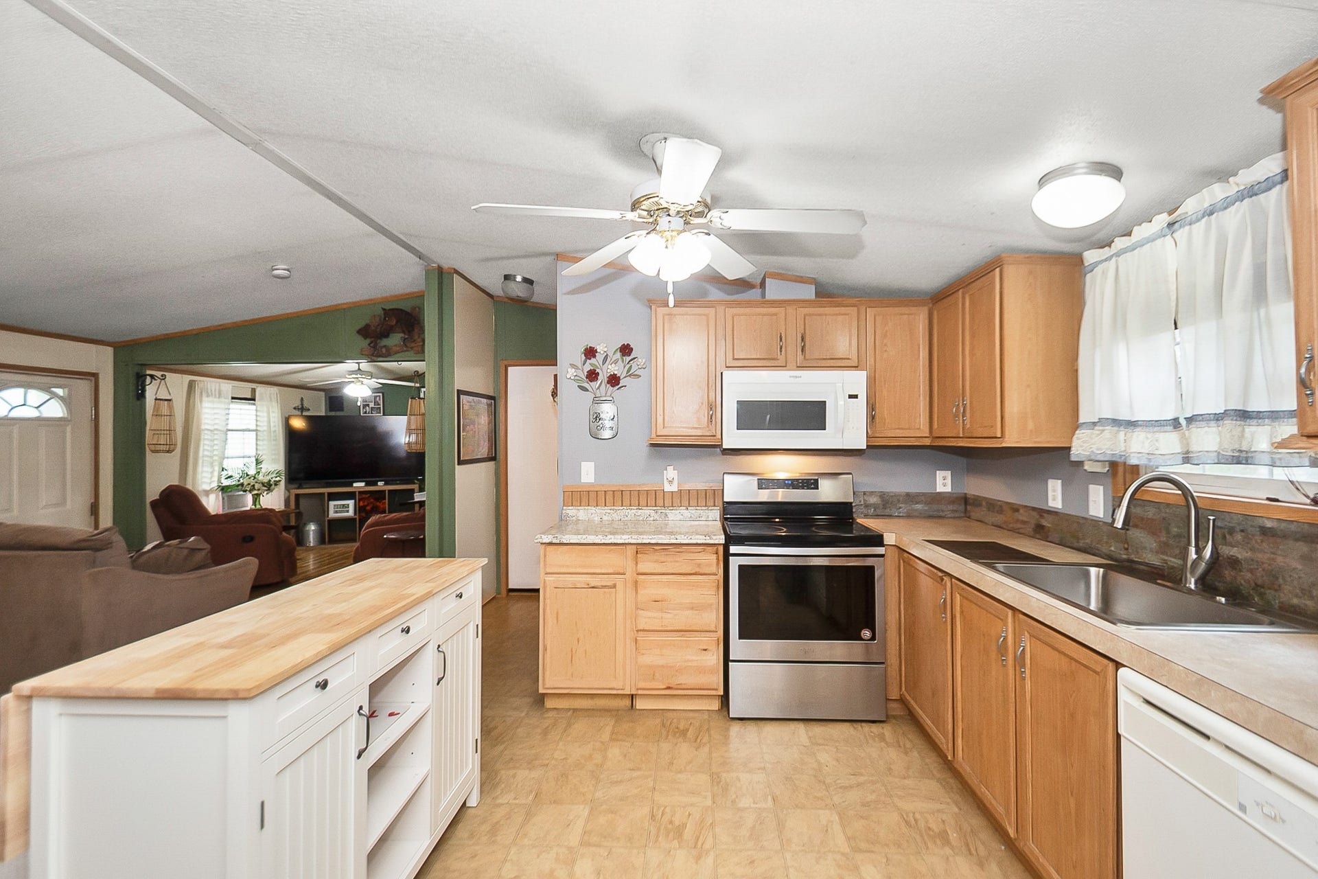 5027 Farmer Road, Alvin, TX 77511 5027 Farmer Road, Alvin, TX 77511