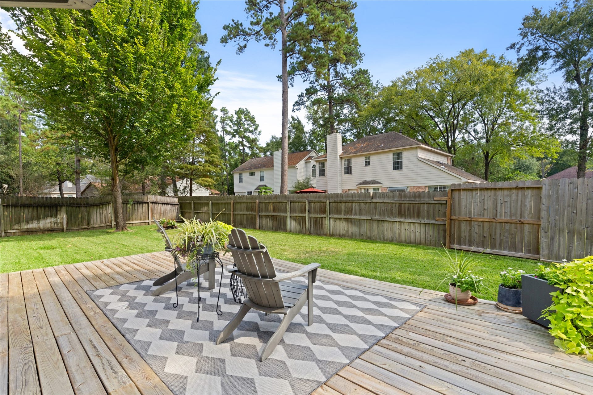 14 Lush Meadow Place, The Woodlands, TX 77381 An inviting spot for morning coffee, outdoor dining, or relaxing evenings.
