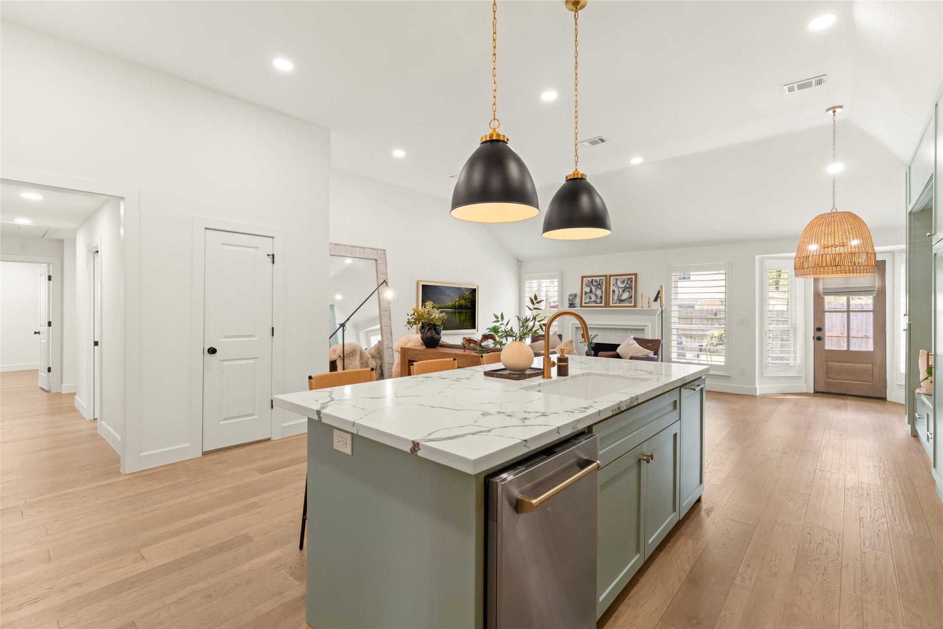 14 Lush Meadow Place, The Woodlands, TX 77381 14 Lush Meadow Place, The Woodlands, TX 77381