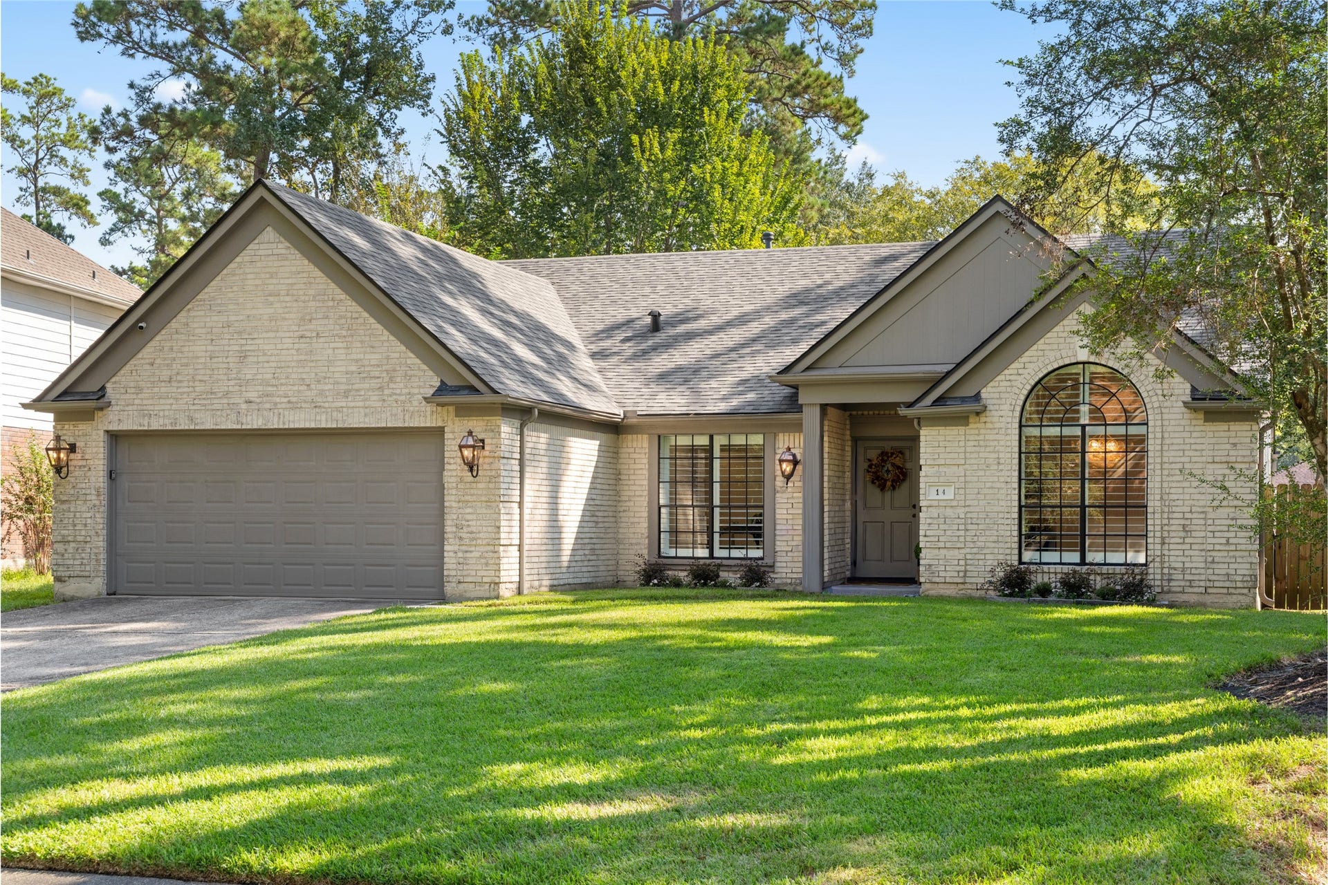 14 Lush Meadow Place, The Woodlands, TX 77381 Step inside a home where thoughtful design, beautiful finishes, and unexpected details come together to create something truly special. Every corner has a little personality!