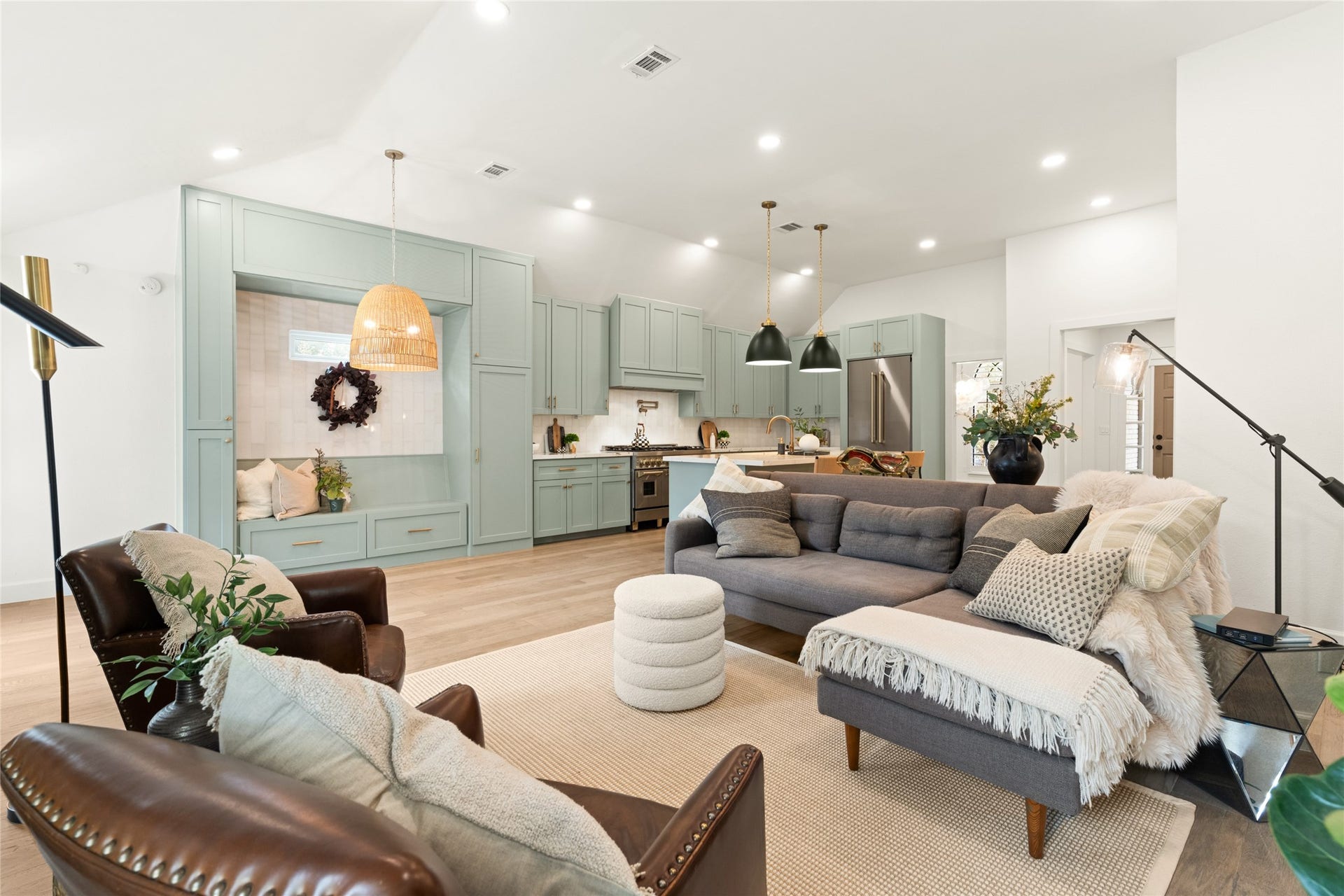 14 Lush Meadow Place, The Woodlands, TX 77381 A beautiful connection between the living room and kitchen makes entertaining effortless.