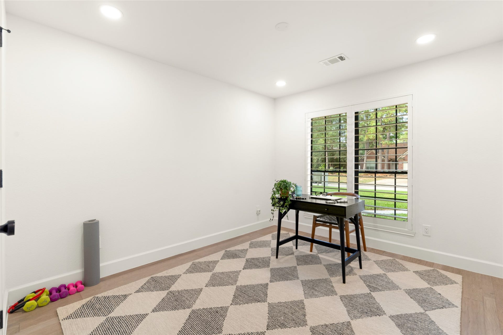 14 Lush Meadow Place, The Woodlands, TX 77381 Beautiful wood flooring, plantation shutters, and recessed lights.