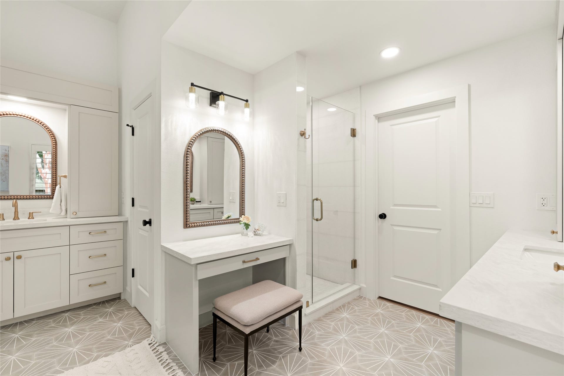 14 Lush Meadow Place, The Woodlands, TX 77381 14 Lush Meadow Place, The Woodlands, TX 77381