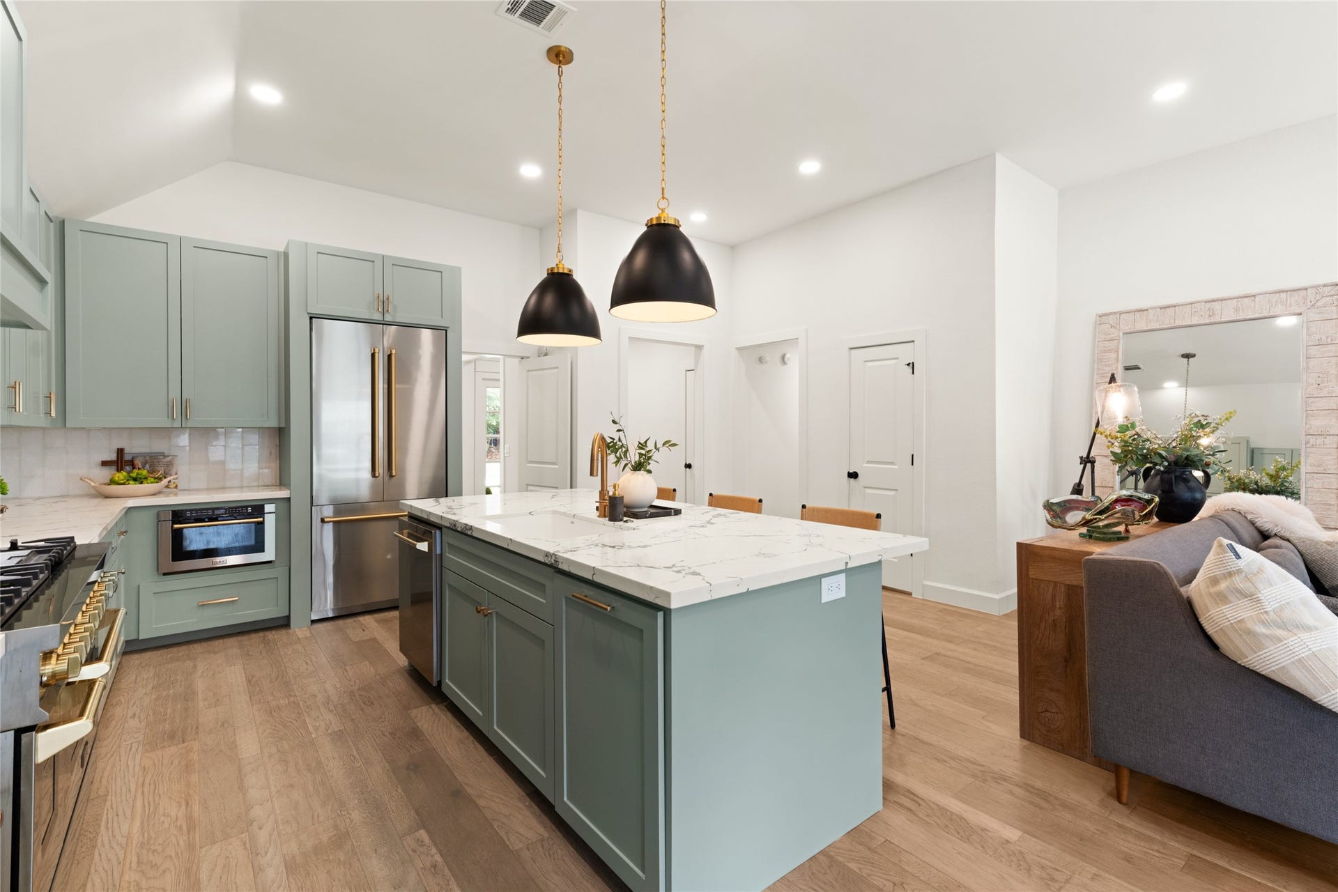 14 Lush Meadow Place, The Woodlands, TX 77381 14 Lush Meadow Place, The Woodlands, TX 77381