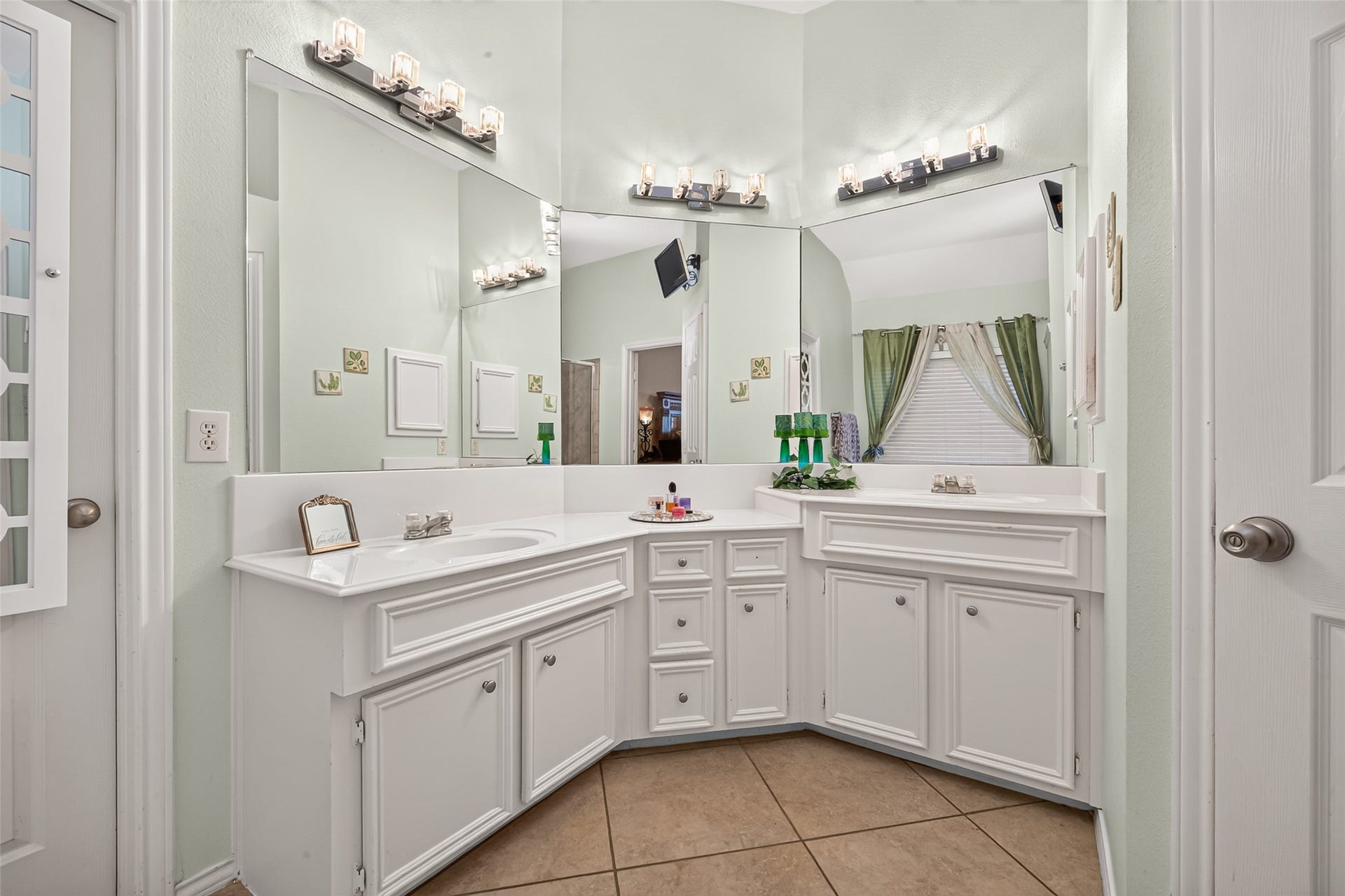 3411 Sparta Drive, Missouri City, TX 77459 Primary Bath Room