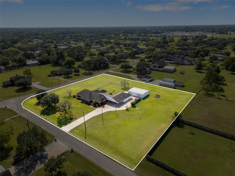 Property photo for 1236 County Road 634, Alvin, TX