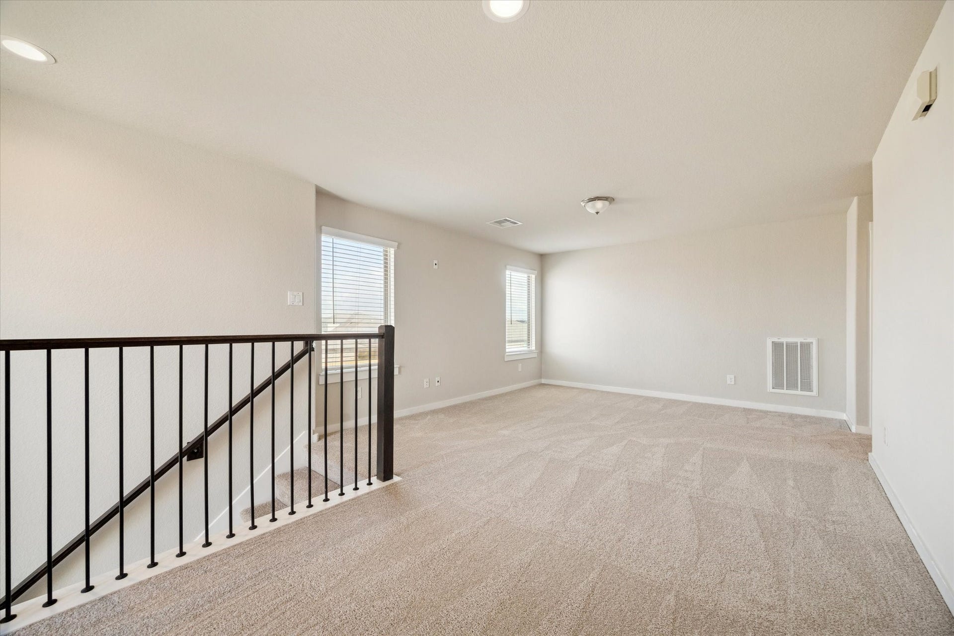 7503 Highland Chase Drive, Richmond, TX 77407 An open upper landing provides a flexible bonus area suited for a desk, reading nook, or additional seating. Natural light and open railing keep the space feeling connected while maintaining separation from private rooms.