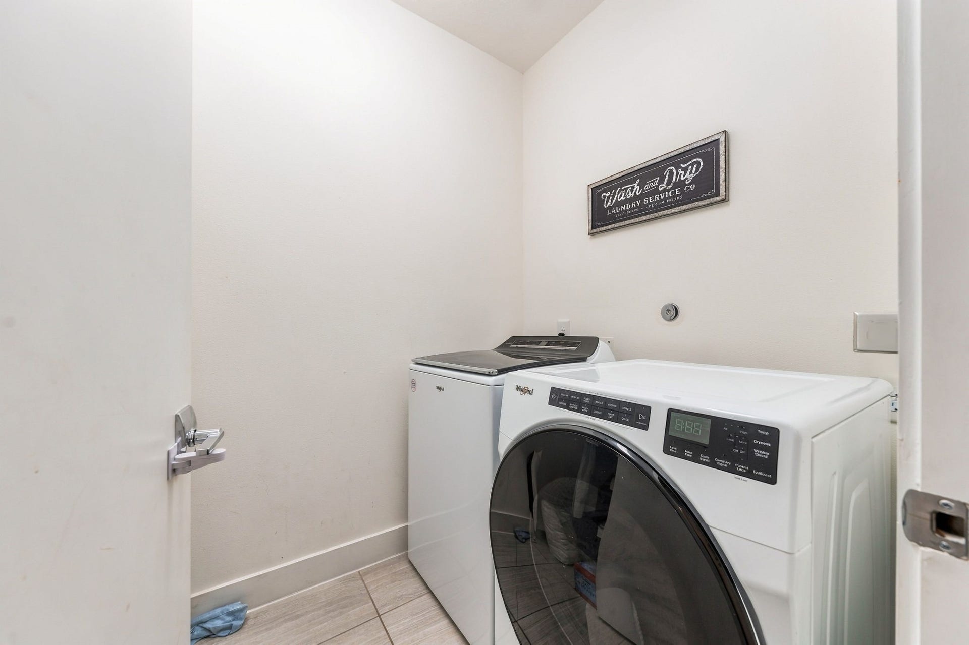 5205 Darling Street, Houston, TX 77007 Large utility room on the 2nd floor with tons of storage space to the left