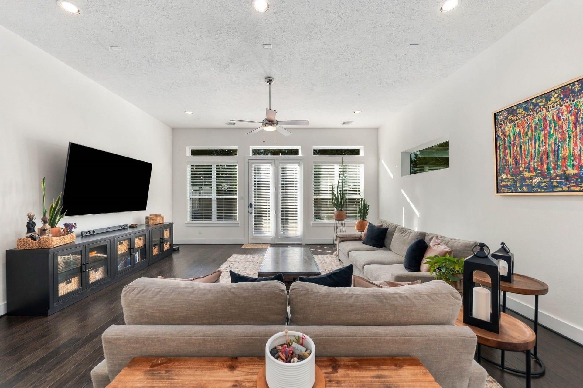 5205 Darling Street, Houston, TX 77007 Large first floor living