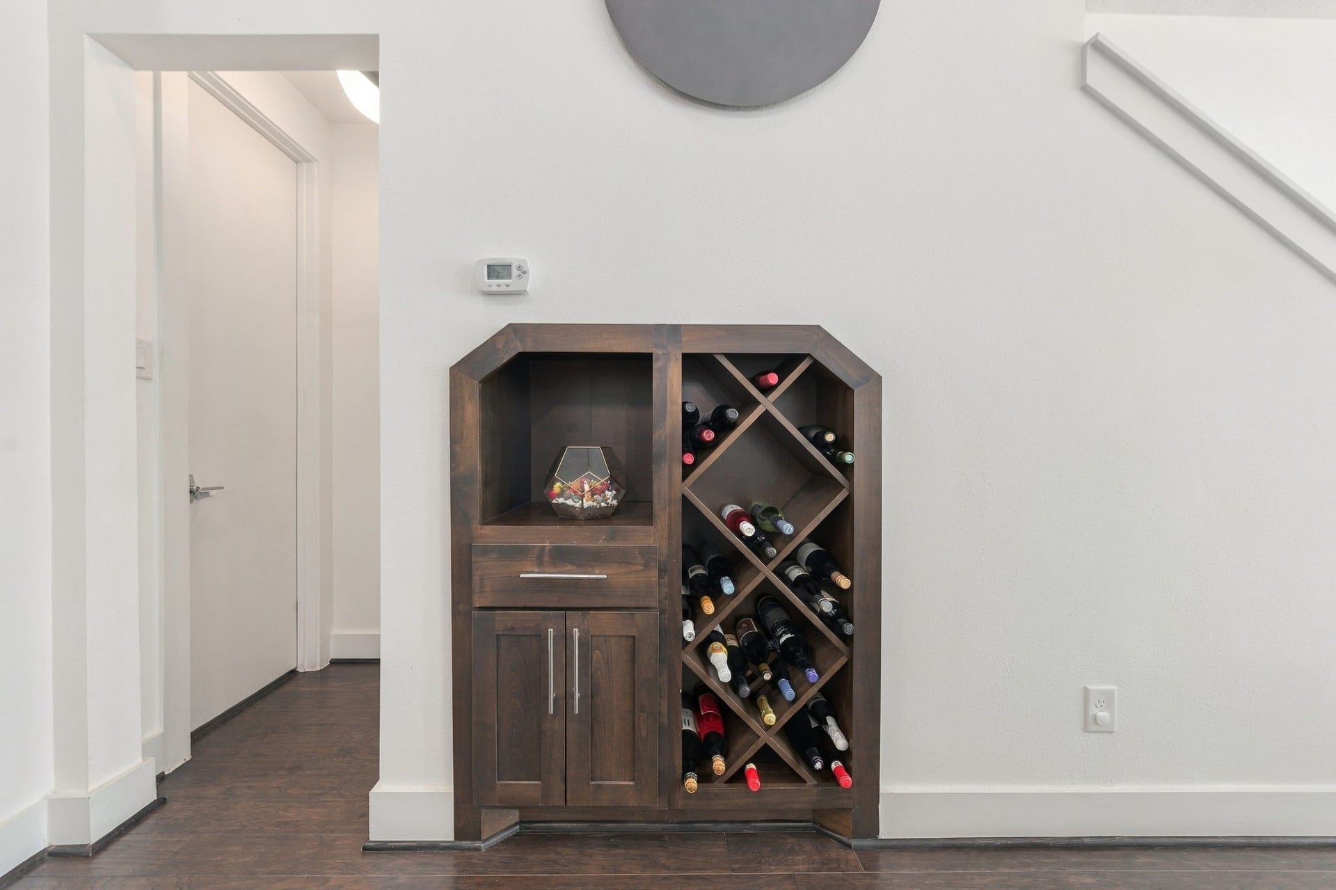 5205 Darling Street, Houston, TX 77007 Wine nook off the dining area
