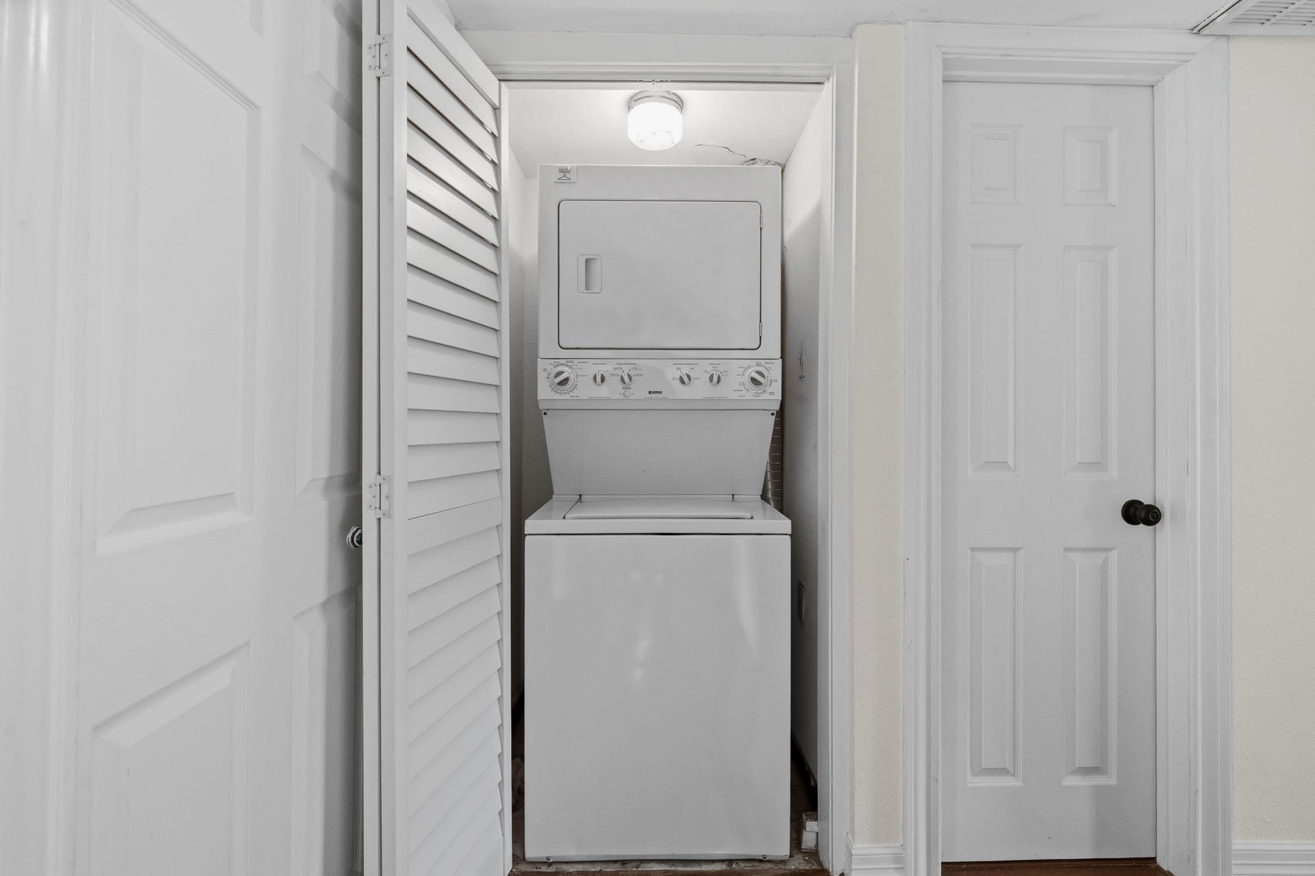 1802 Stoney Brook Drive, #103, Houston, TX 77063 1802 Stoney Brook Drive, #103, Houston, TX 77063