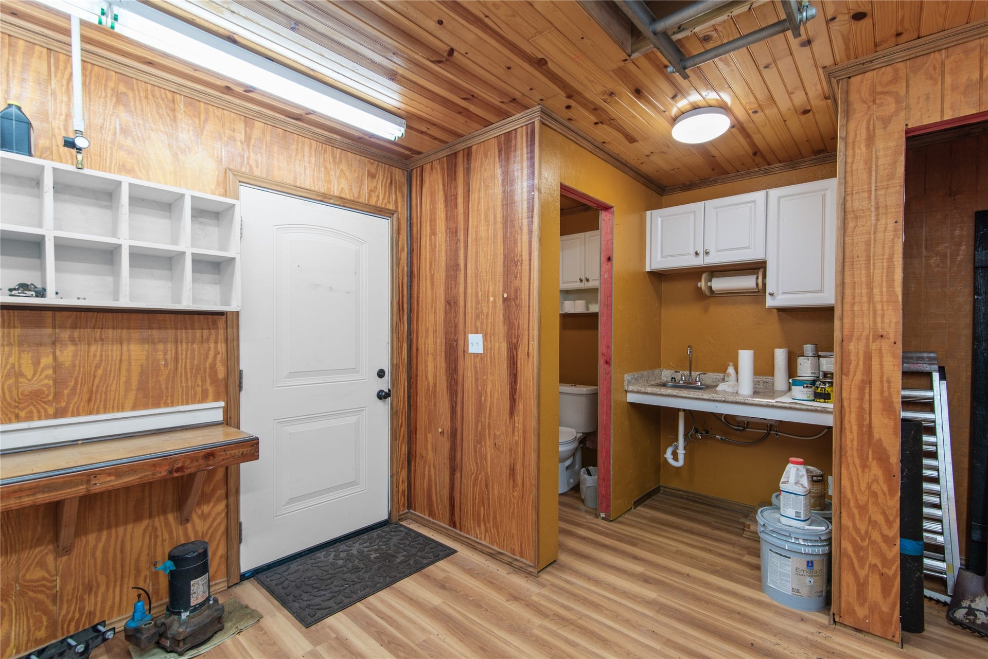 16144 Firetower Road, Conroe, TX 77306 The workshop also includes a convenient sink, overhead cabinetry, and a separate toilet area for added functionality.