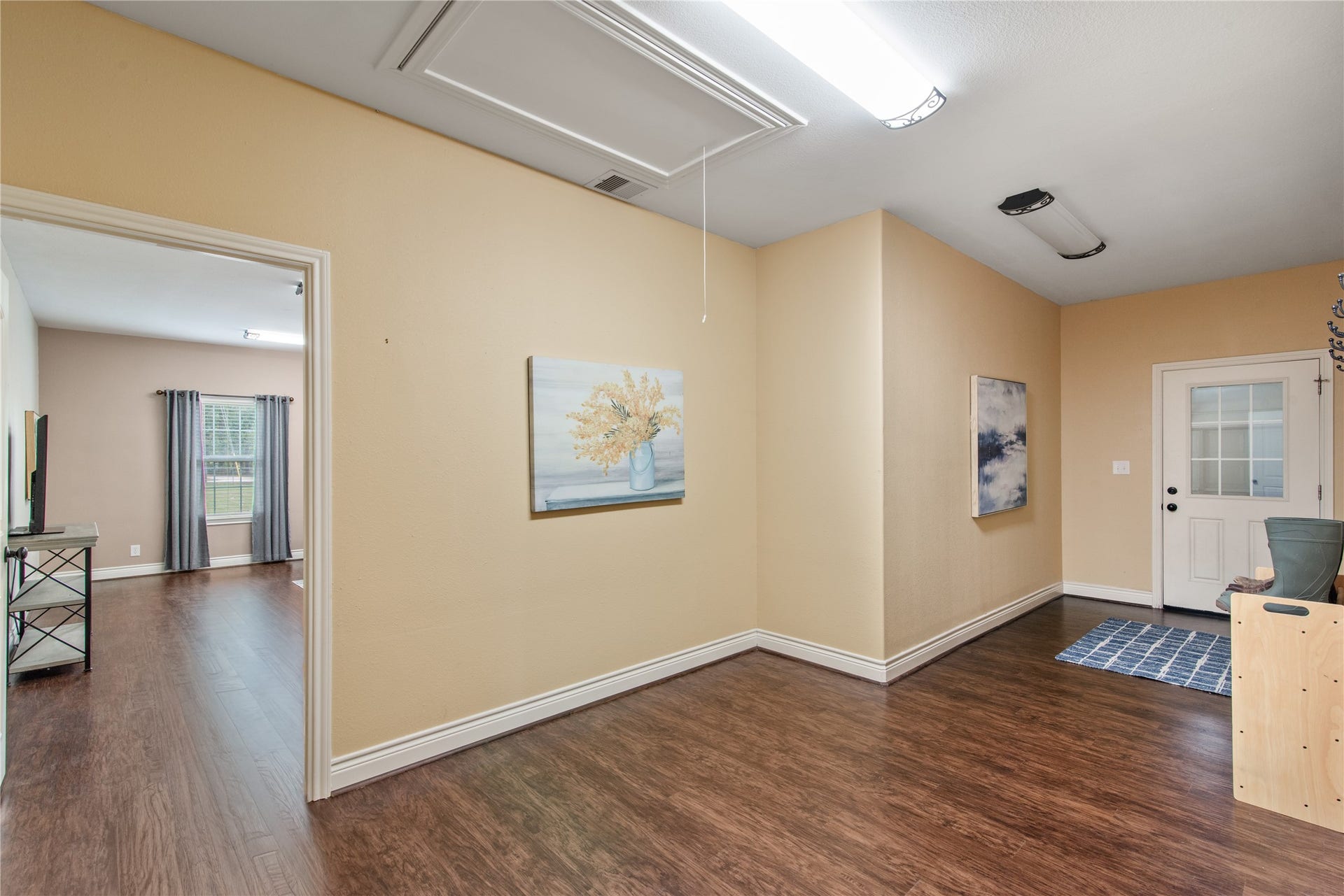 16144 Firetower Road, Conroe, TX 77306 Spacious mudroom leading to the garage, offering plenty of room to create an organized drop zone for shoes, coats, and everyday essentials.
