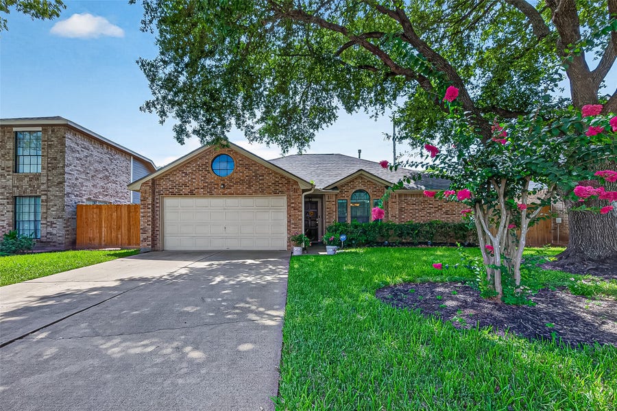 Property photo for 16314 Maple Downs Lane, Sugar Land, TX