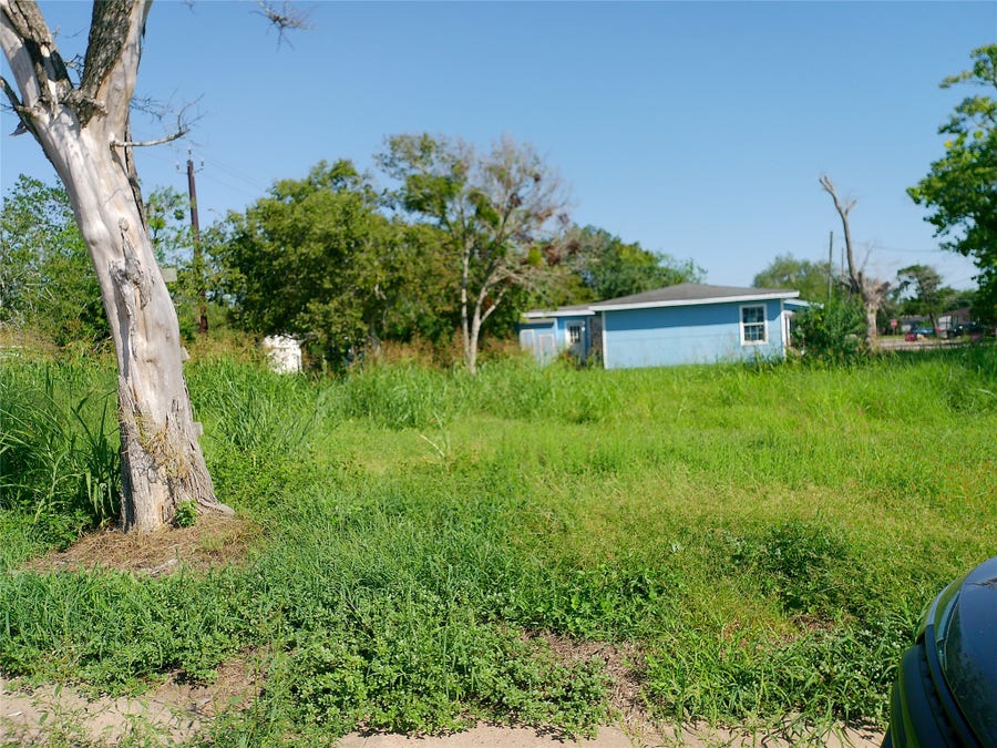 Property photo for 1130 W 9th Street, Freeport, TX