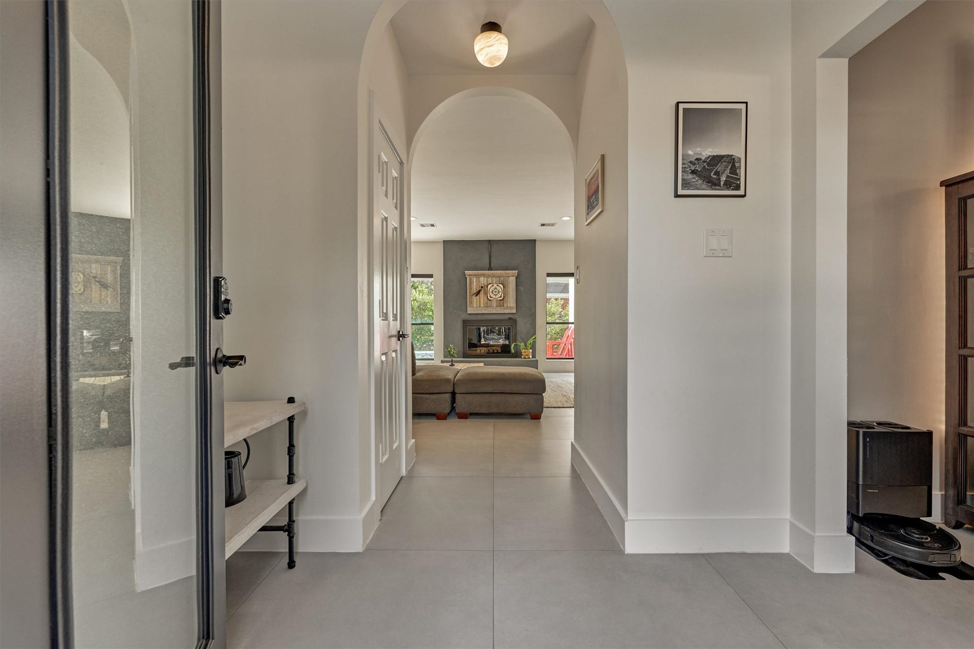 402 Susan Lane, Conroe, TX 77385 Welcoming foyer showcases the chic design elements of this reimagined home including arched doorways, fresh interior paint, continuous tile flooring throughout the main living area and upgraded lighting.