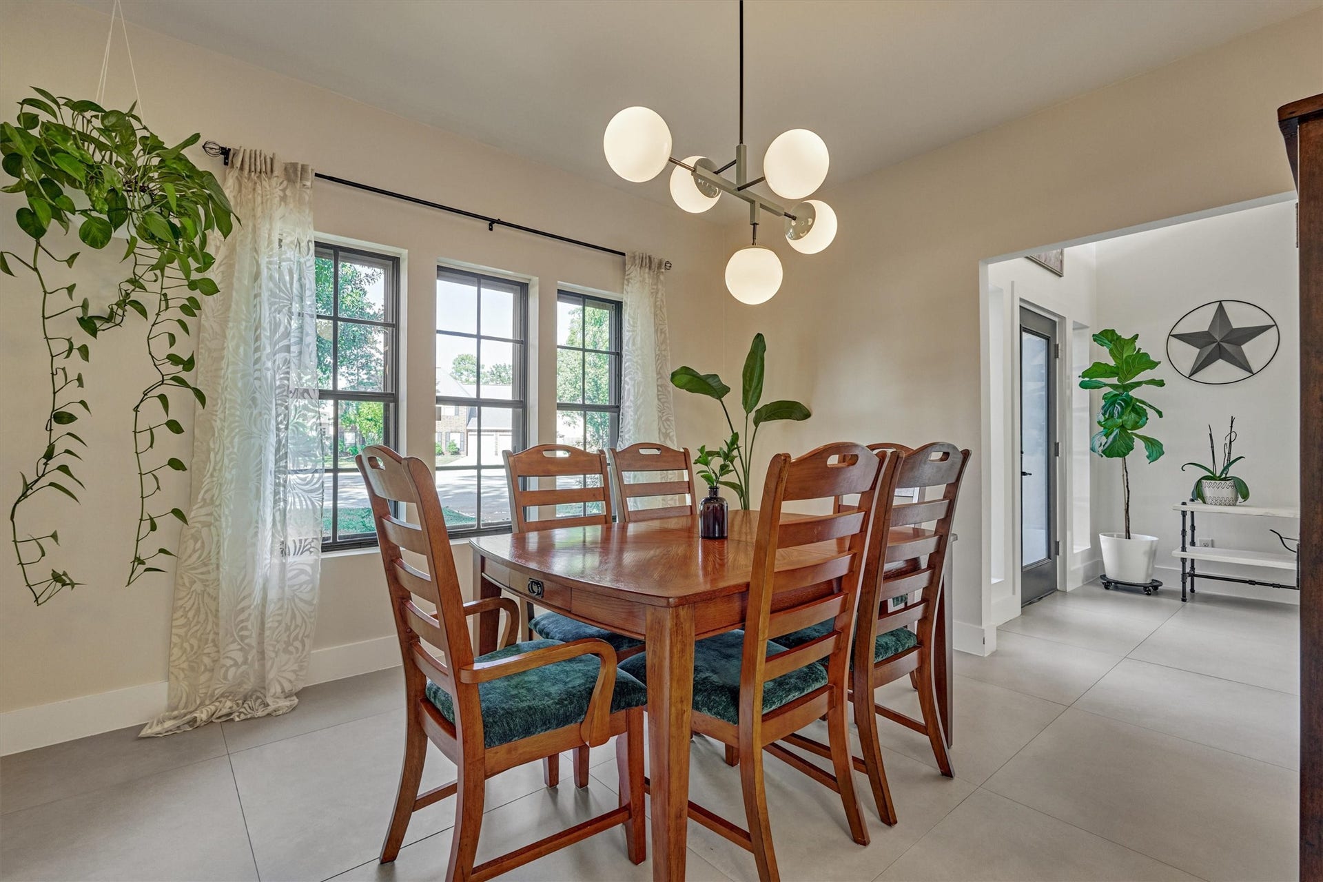 402 Susan Lane, Conroe, TX 77385 Stately dining room with designer-inspired chandelier is flooded with natural light!