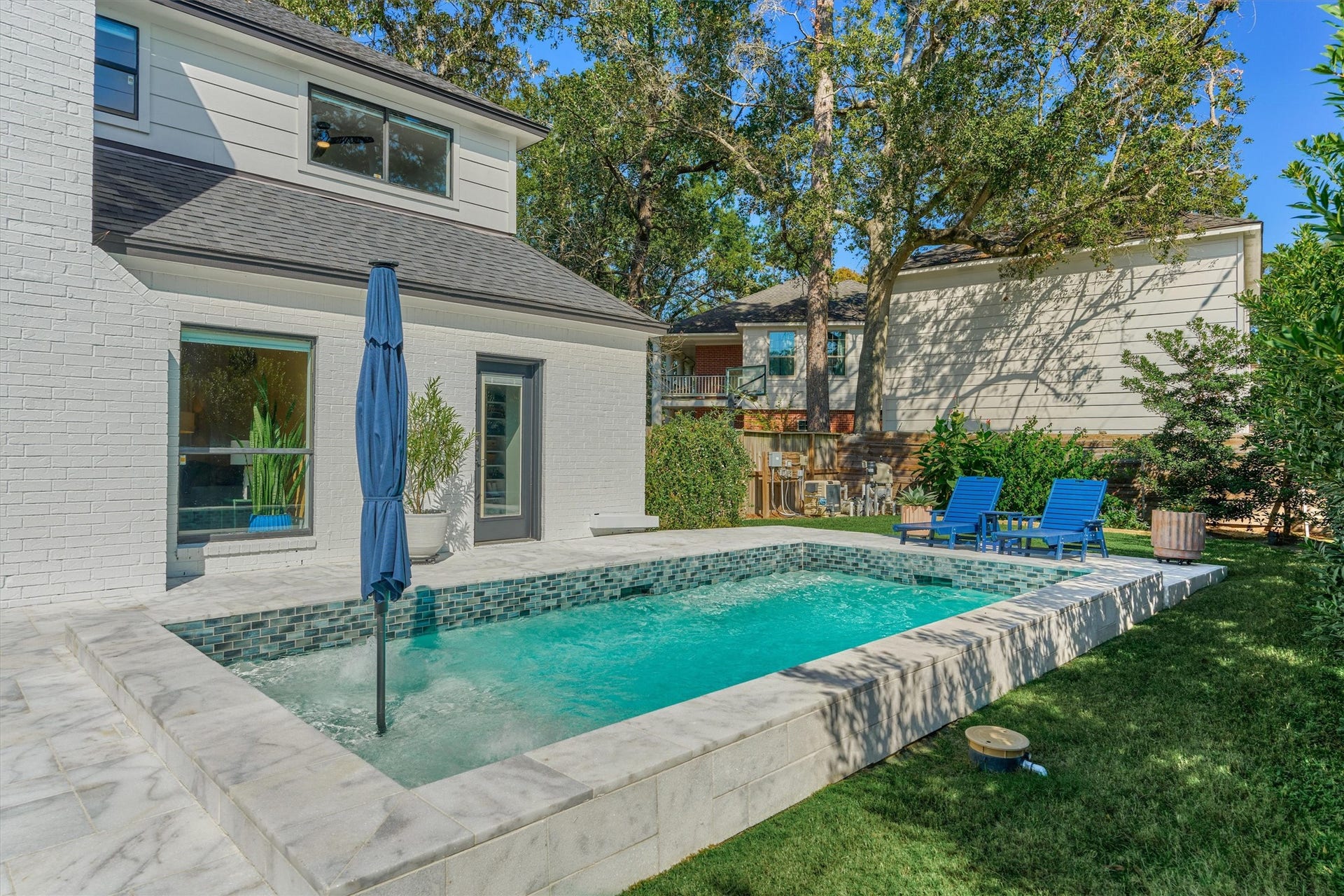 402 Susan Lane, Conroe, TX 77385 Recent pool is the perfect size for this space and easy to heat on chilly days! Upgraded gas meter!