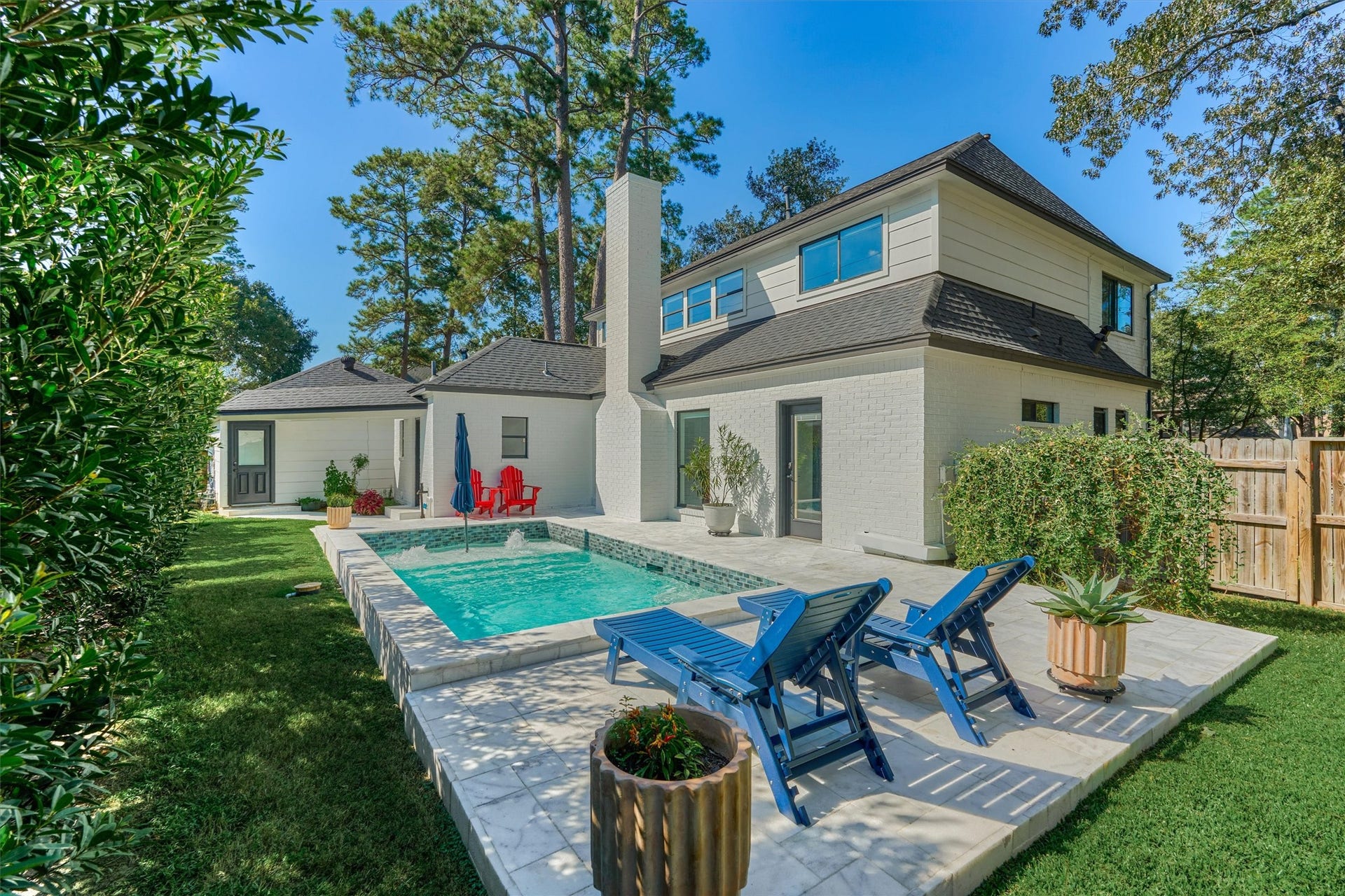 402 Susan Lane, Conroe, TX 77385 Built in 2024, this heated, resort-style pool with Travertine decking surround is the perfect spot to relax!