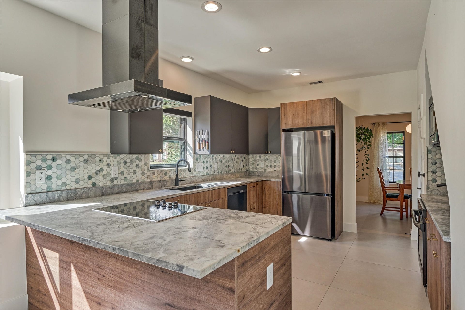 402 Susan Lane, Conroe, TX 77385 Kitchen opens to dining room for ease of entertaining.