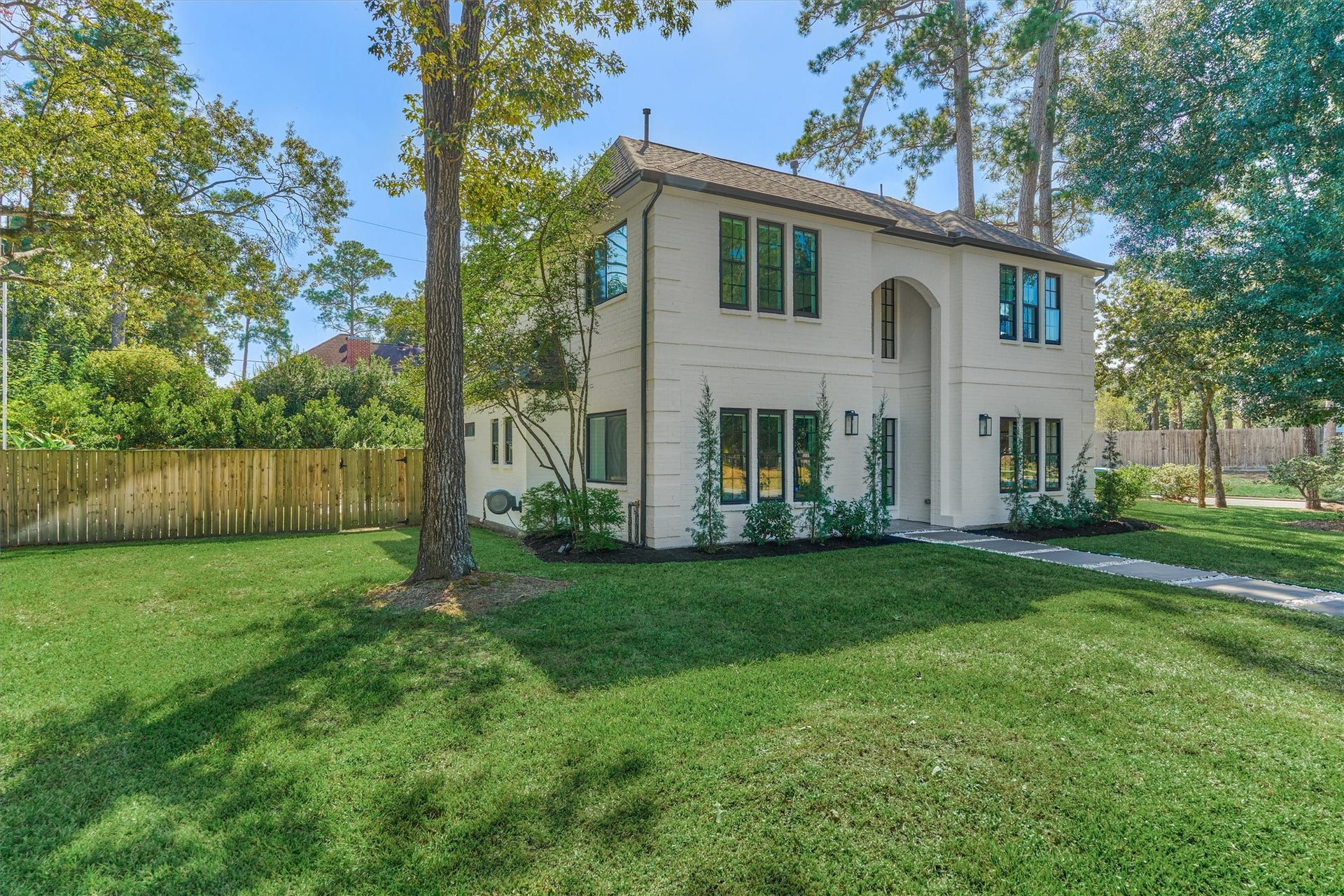 402 Susan Lane, Conroe, TX 77385 Oversized lot in sought-after Oak Ridge North Community!