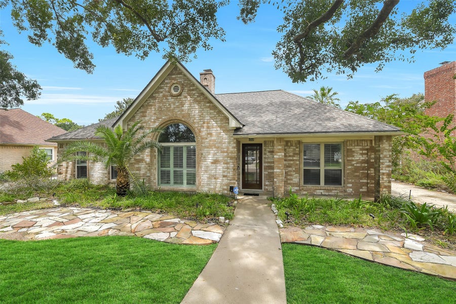 Property photo for 15846 Signal Creek Drive, Houston, TX