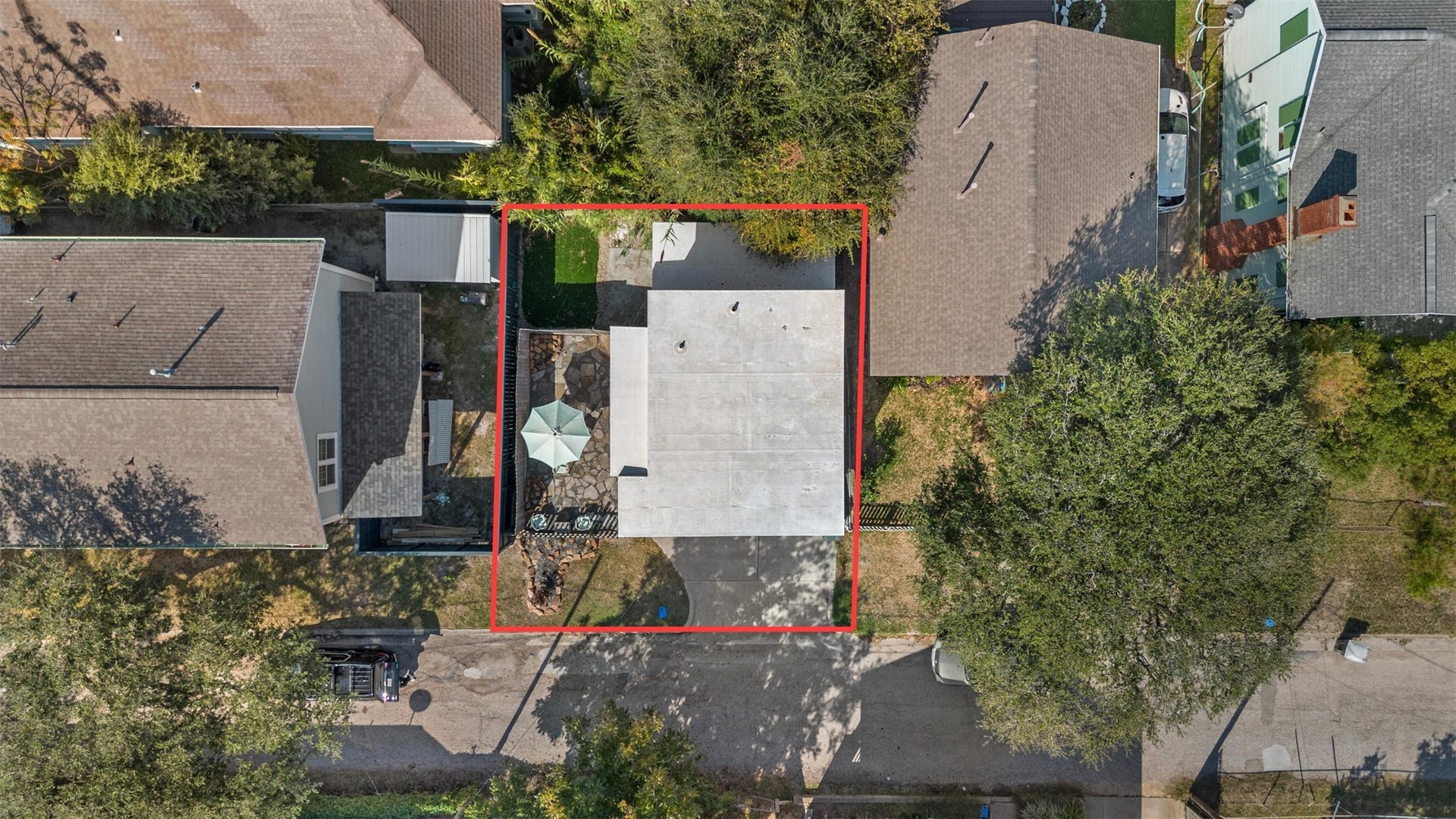 3218 Avenue Q 1/2, Galveston, TX 77550 Not actual property lines.