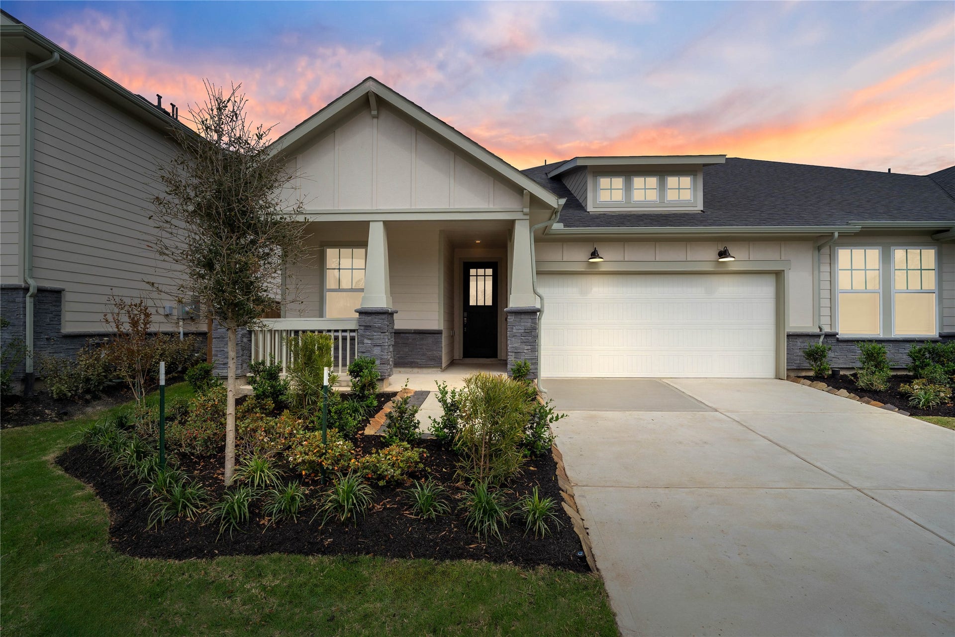Welcome home to 9123 Petroglyph Point Court located in master planned community of The Highlands and zoned to New Caney ISD.