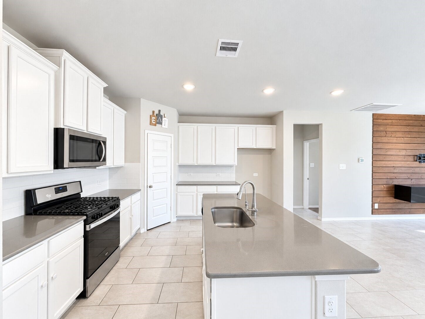 17758 White Lightning Way, Spring, TX 77379 17758 White Lightning Way, Spring, TX 77379