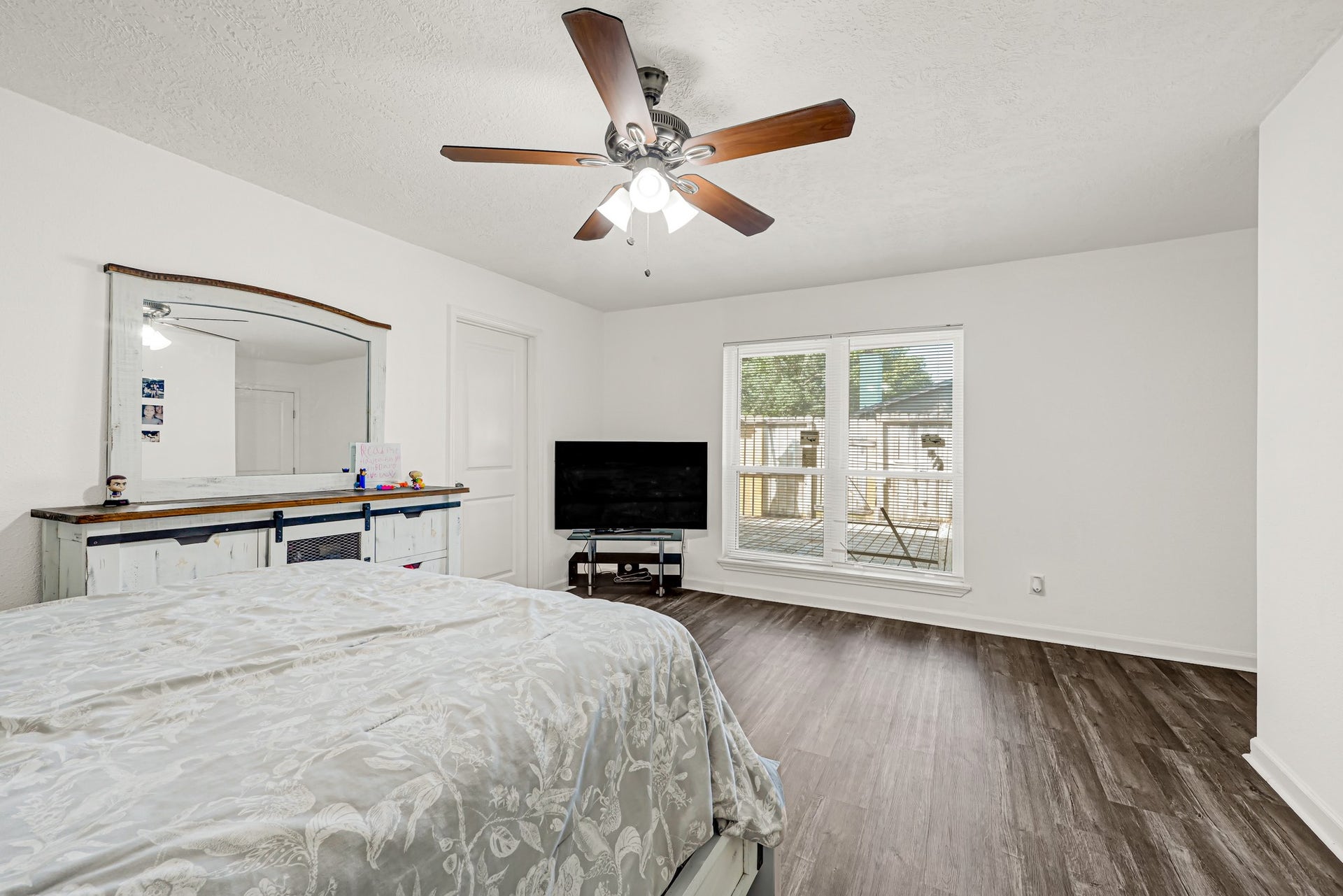 5343 Royal Parkway, Friendswood, TX 77546 With great view of your deck.