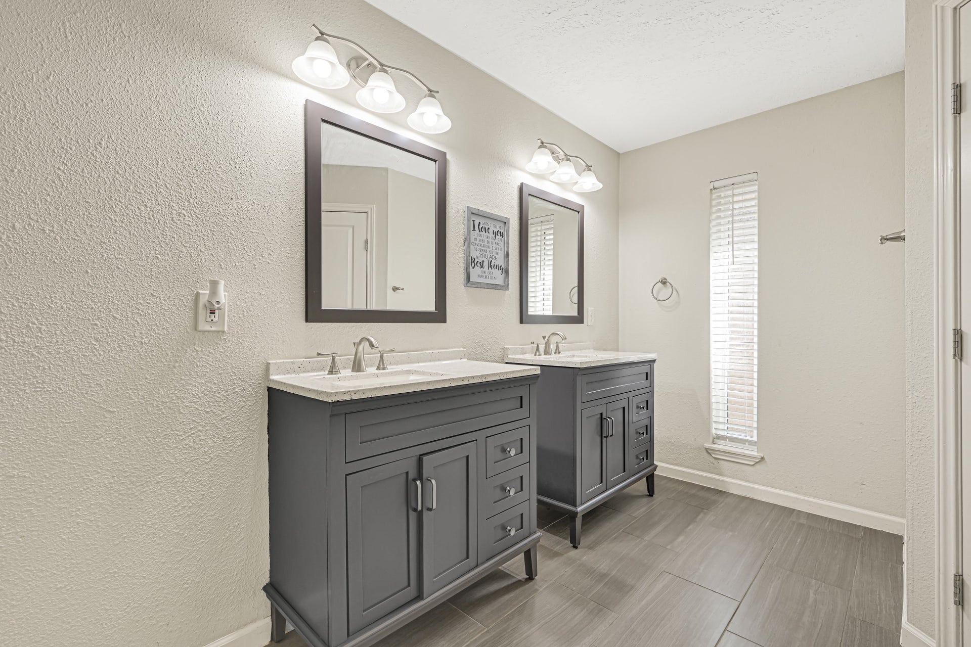 5343 Royal Parkway, Friendswood, TX 77546 Double vanities in primary bath.