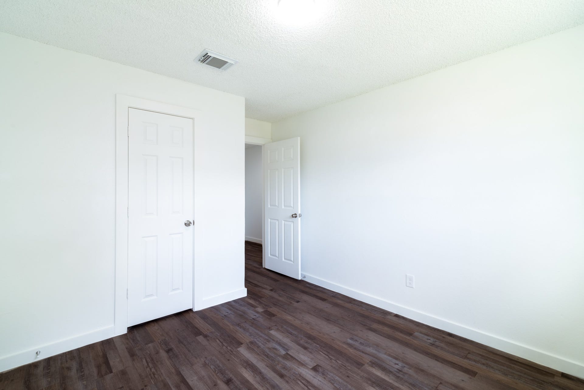 15910 Plagens Lane, Missouri City, TX 77489 Bright and airy room featuring fresh white walls, rich hardwood flooring, and a convenient closet for storage.