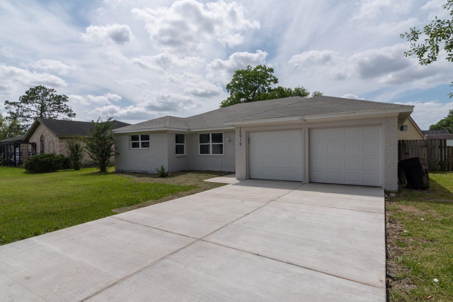 Property photo for 15910 Plagens Lane, Missouri City, TX
