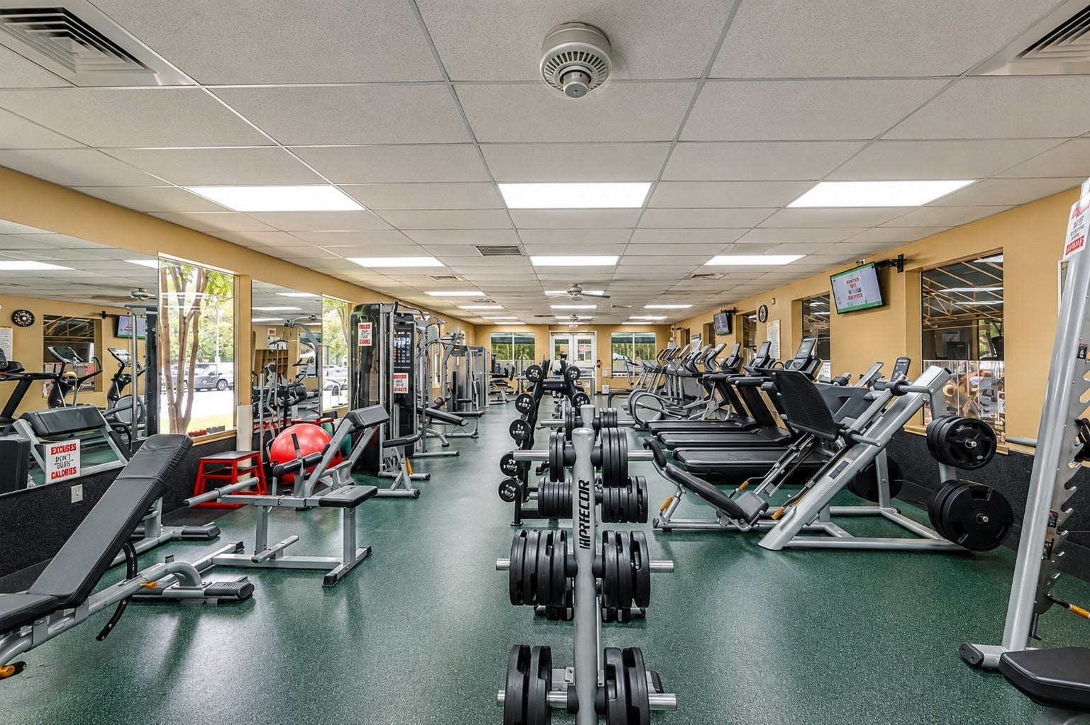 Walking distance to subdivision gym, pool and Tennis court