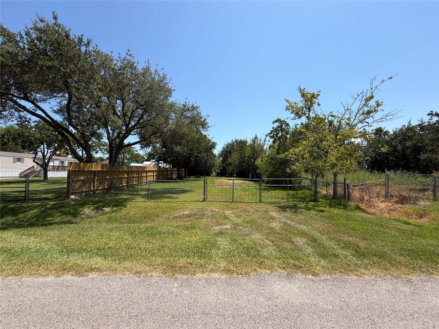 Property photo for 1029 8th Street, Dickinson, TX