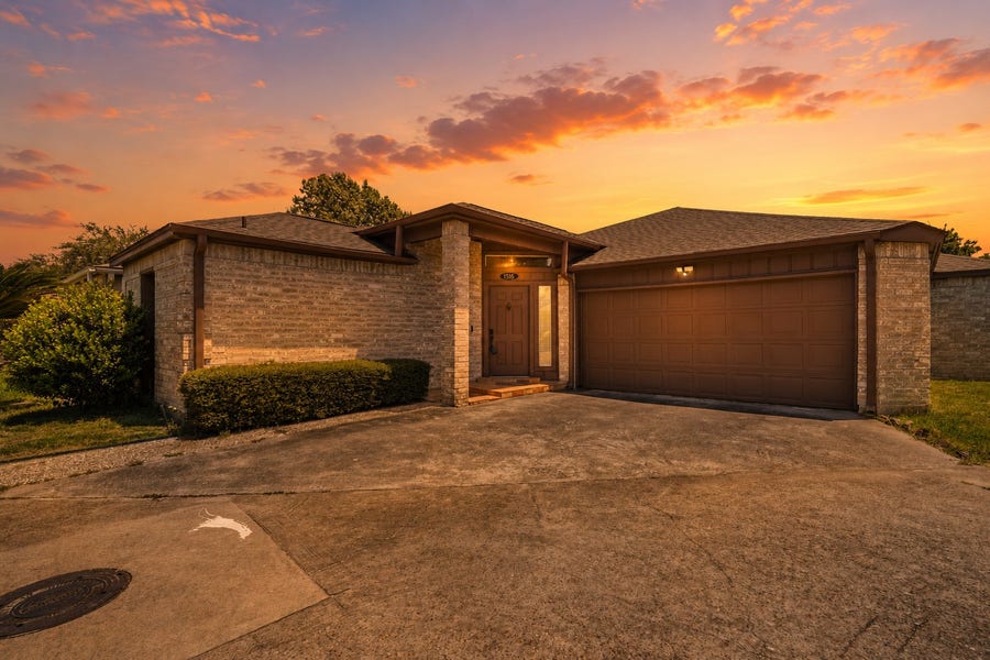 Property photo for 1516 Beaconshire Road, Houston, TX
