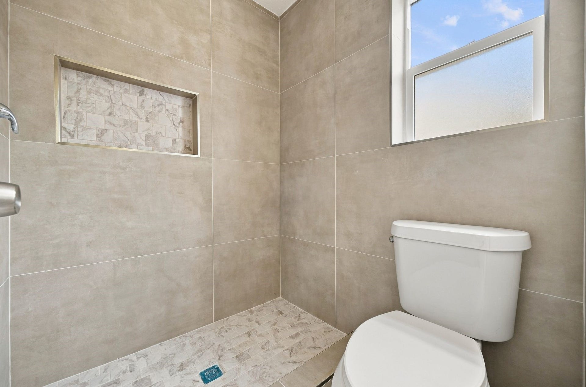 2526 Rambling Brook Drive, Spring, TX 77373 GUEST BATHROOM