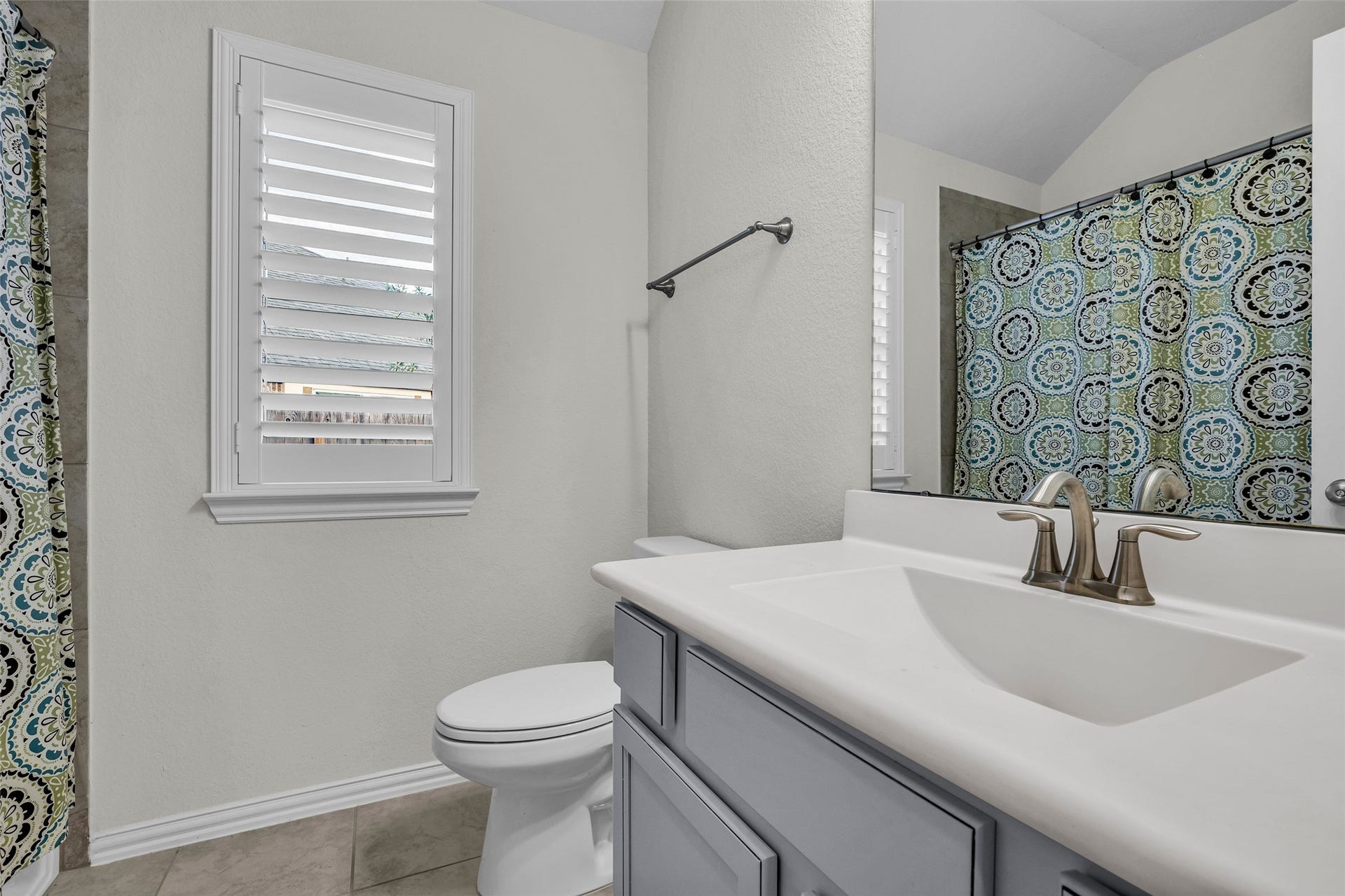 3870 Enchanted Timbers Lane, Spring, TX 77386 Secondary Bathroom