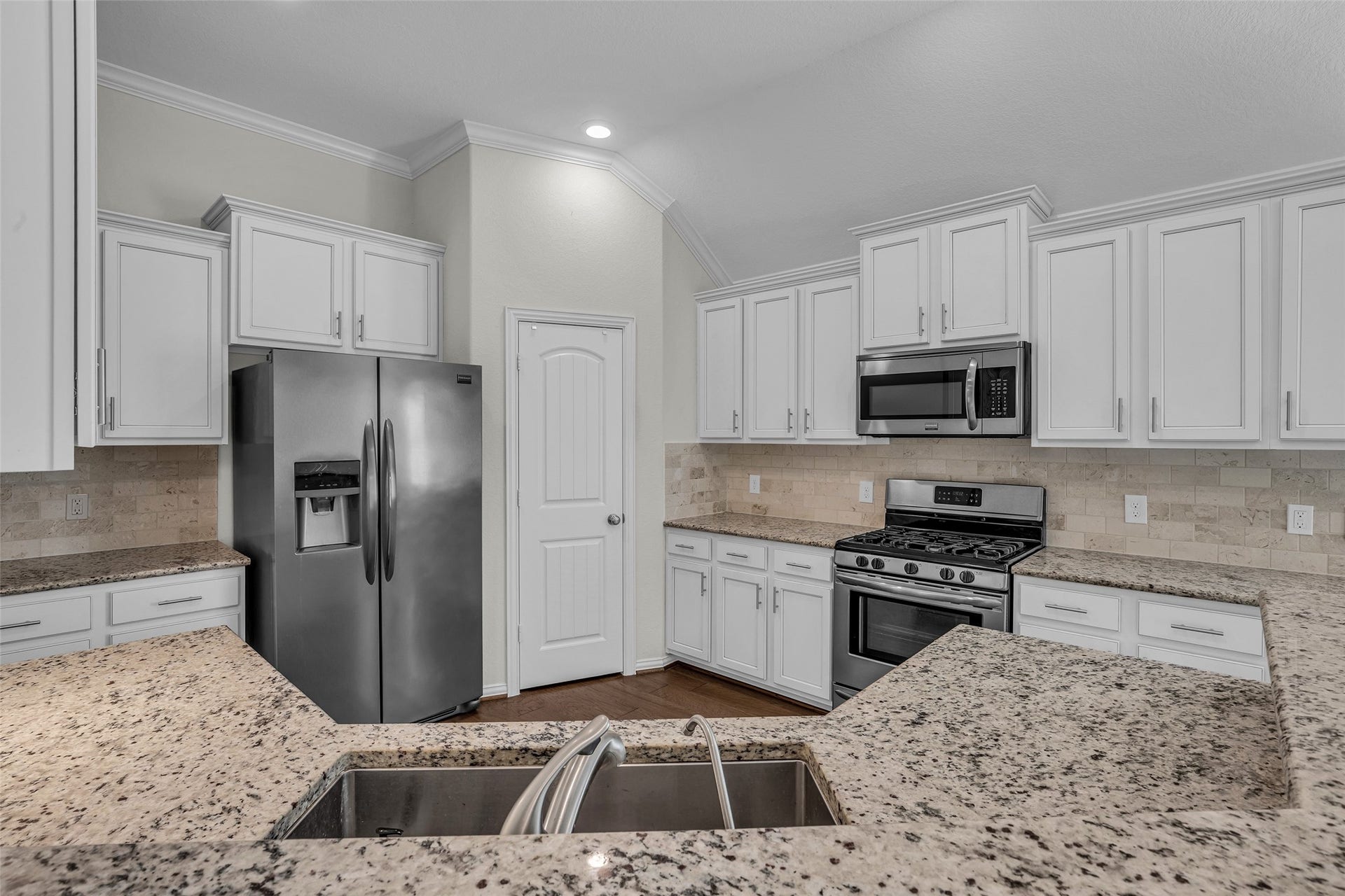 3870 Enchanted Timbers Lane, Spring, TX 77386 Stainless Appliances