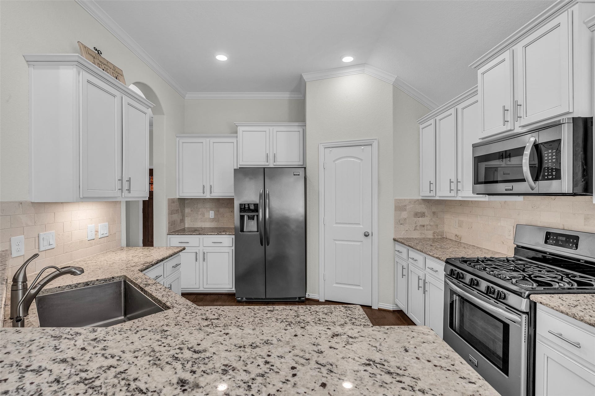 3870 Enchanted Timbers Lane, Spring, TX 77386 Granite Counters