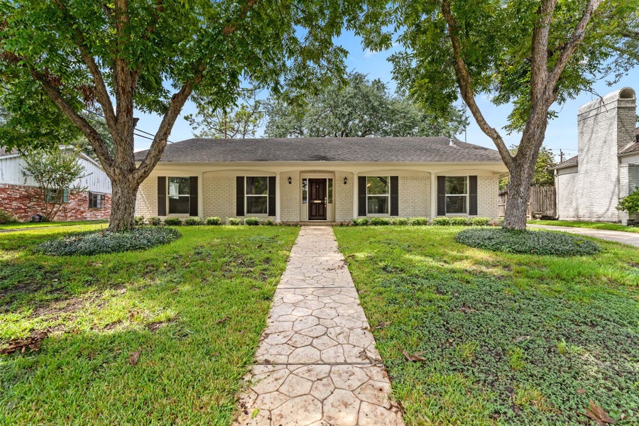 Property photo for 506 Briar Hill Drive, Houston, TX