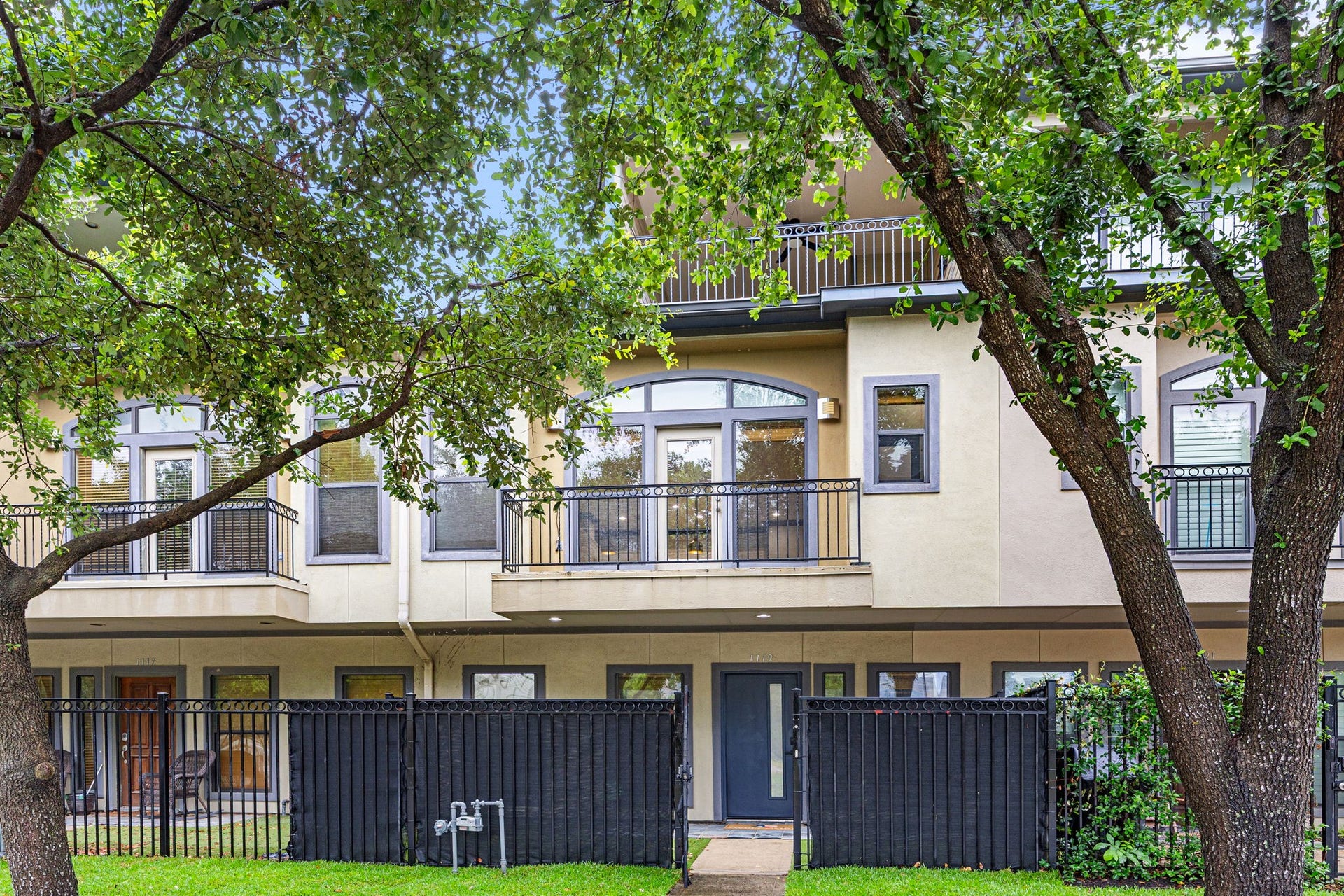 1119 Saint Charles Street, Houston, TX 77003 1119 Saint Charles Street, Houston, TX 77003