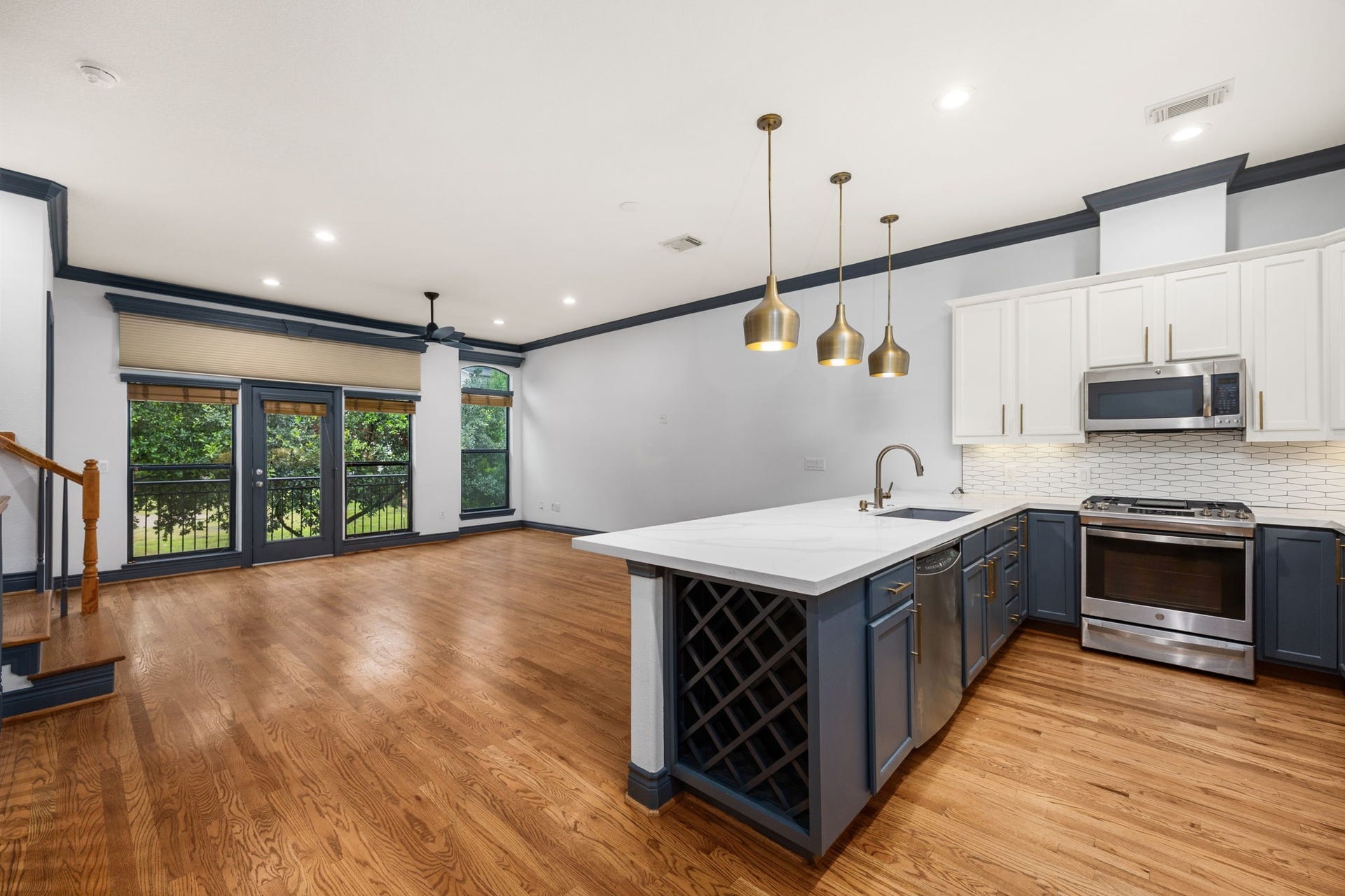 1119 Saint Charles Street, Houston, TX 77003 1119 Saint Charles Street, Houston, TX 77003