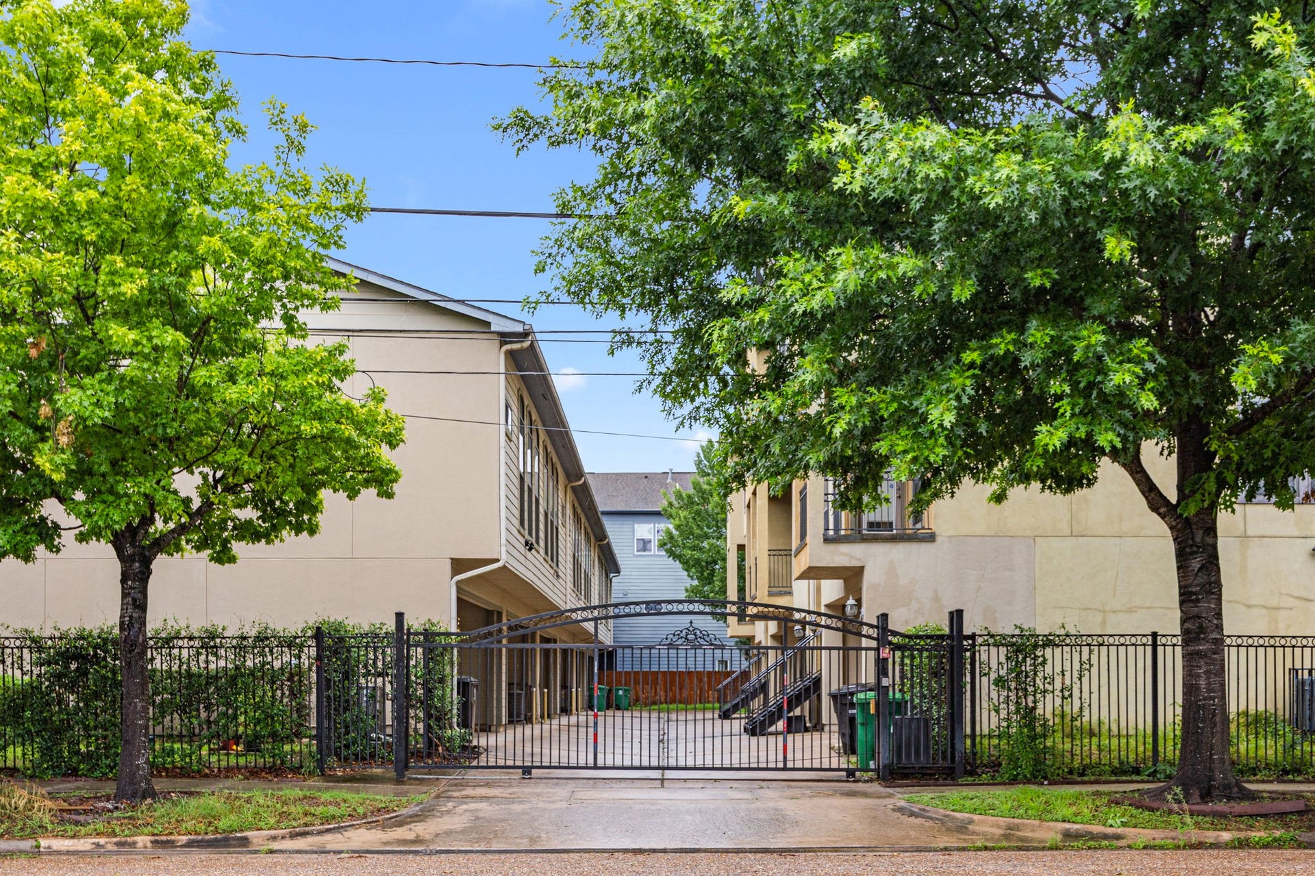 1119 Saint Charles Street, Houston, TX 77003 Gated driveway entrance