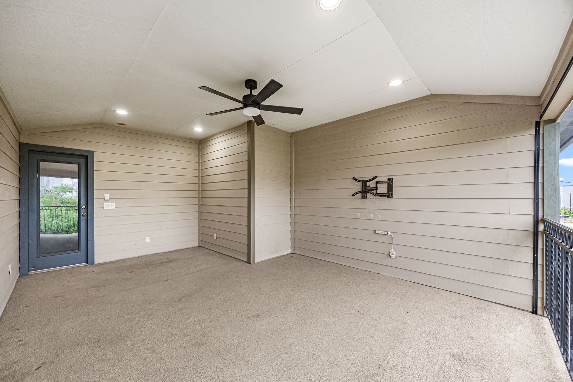 1119 Saint Charles Street, Houston, TX 77003 1119 Saint Charles Street, Houston, TX 77003