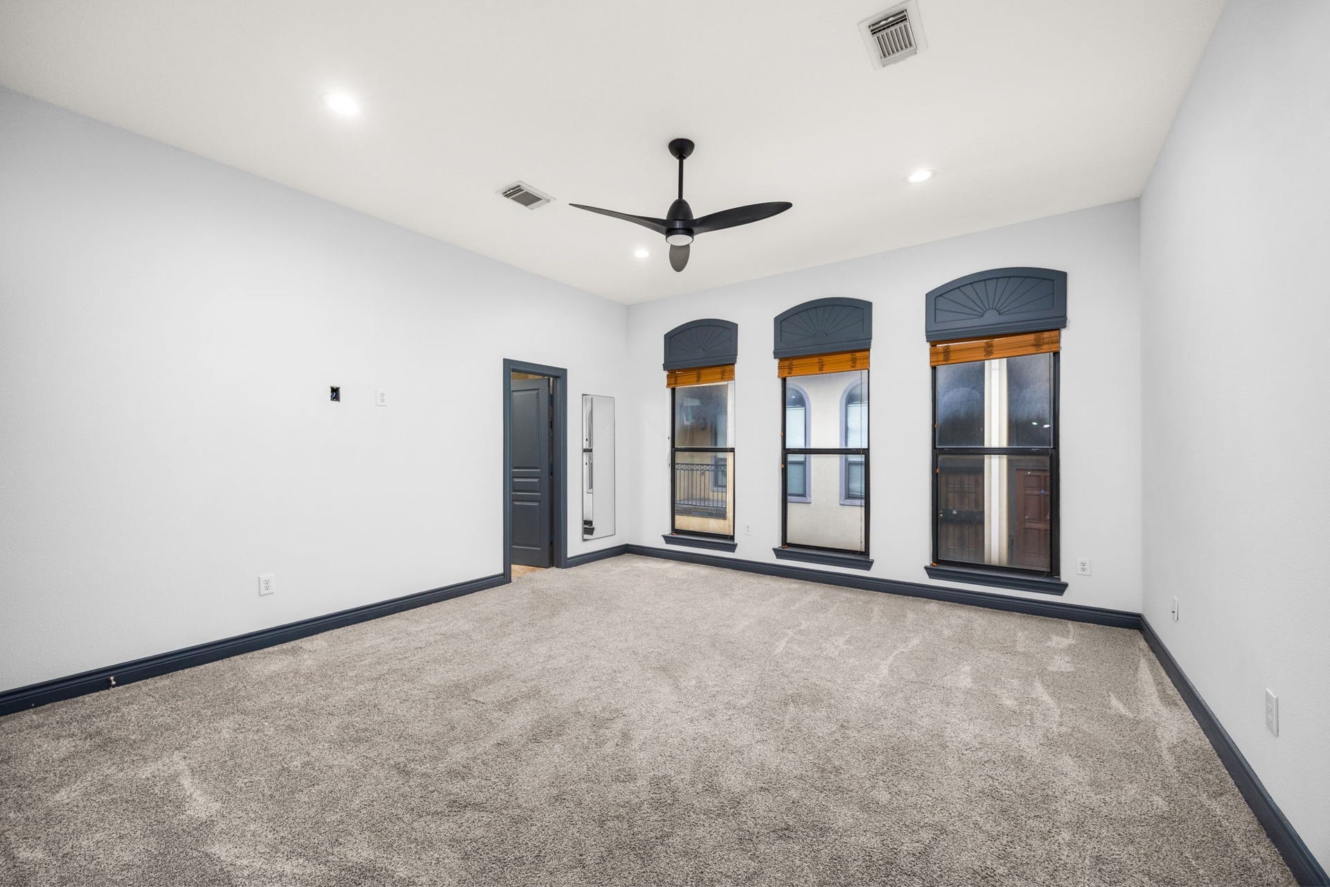 1119 Saint Charles Street, Houston, TX 77003 Primary bedroom