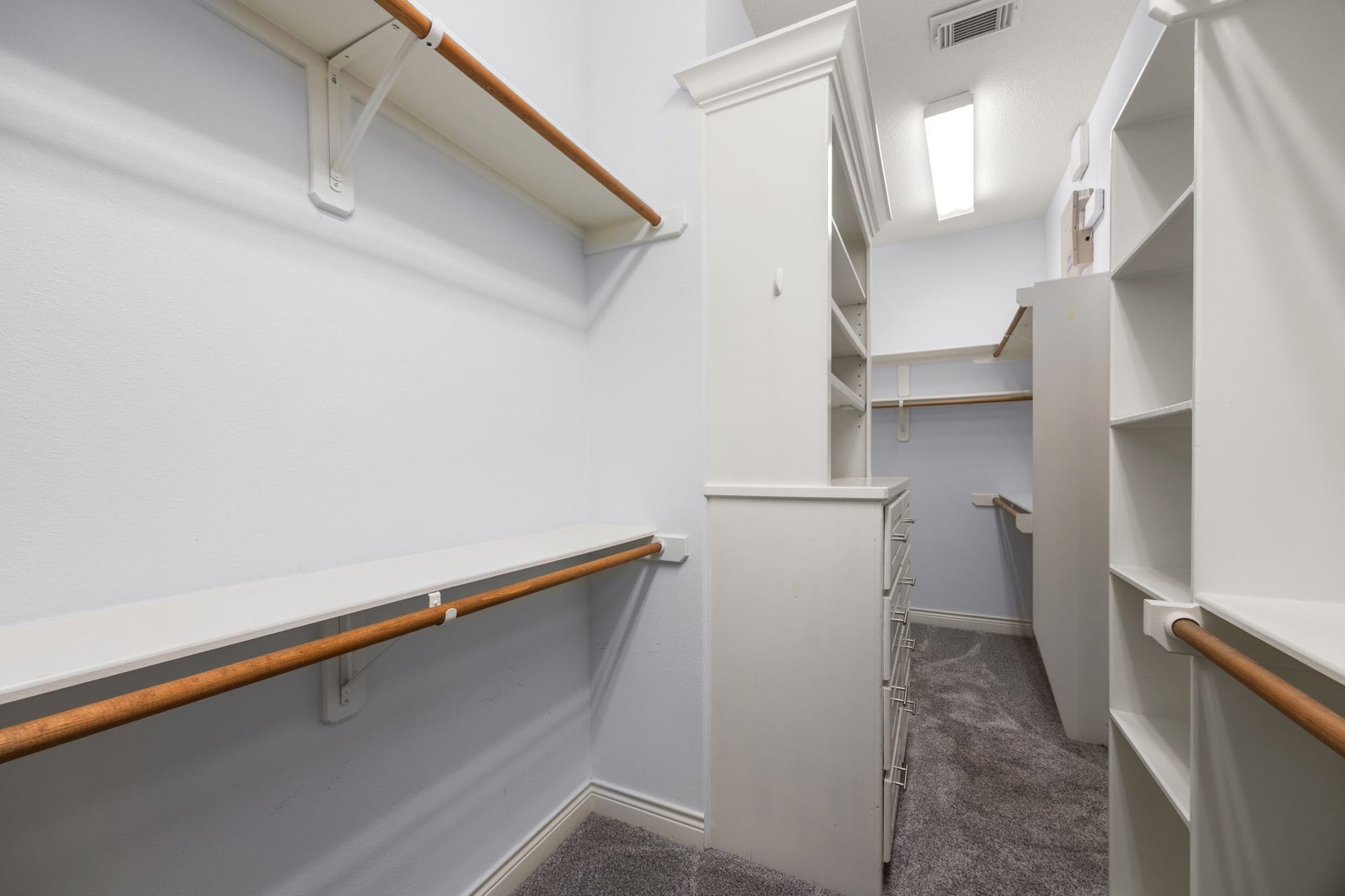 1119 Saint Charles Street, Houston, TX 77003 Primary closet